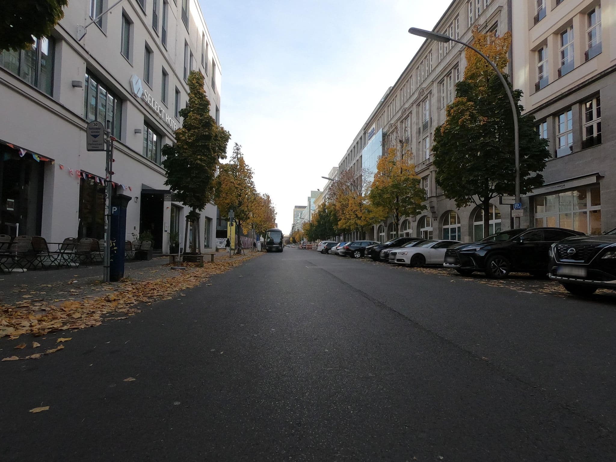 Street view near Novum Select Hotel Berlin The Wall, Kreuzberg — © carlheinz (CC BY-SA · Mapillary)