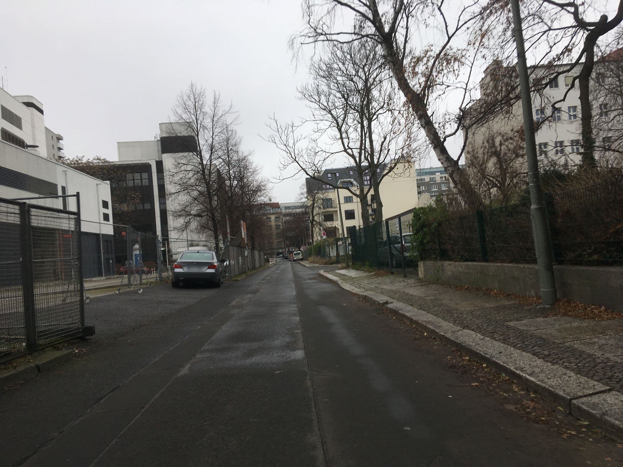 Street view near Boarding & Berlin, Tiergarten — © eserte (CC BY-SA · Mapillary)