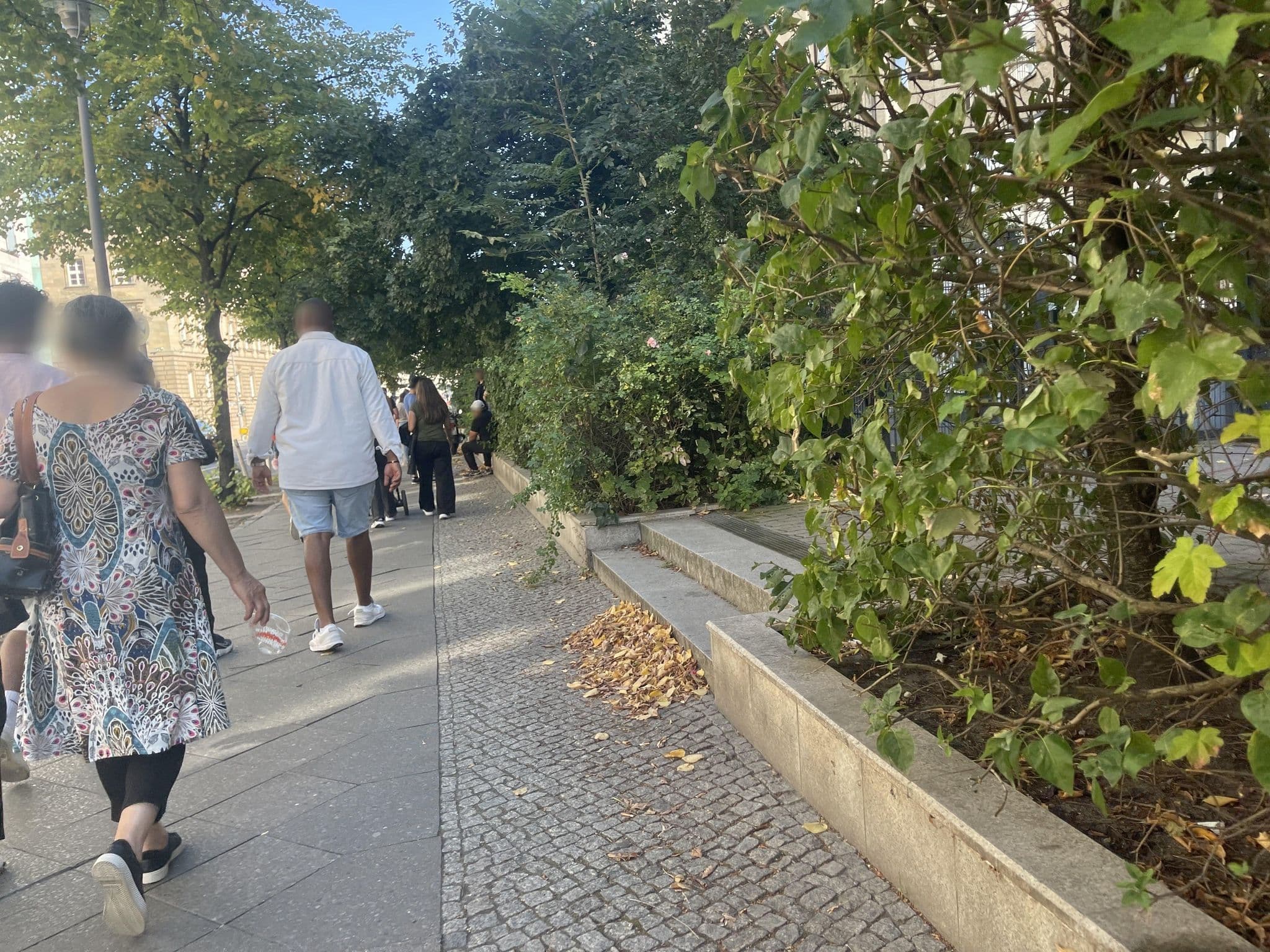 Street view near Apartments am Brandenburger Tor, Tiergarten — © tiger65 (CC BY-SA · Mapillary)