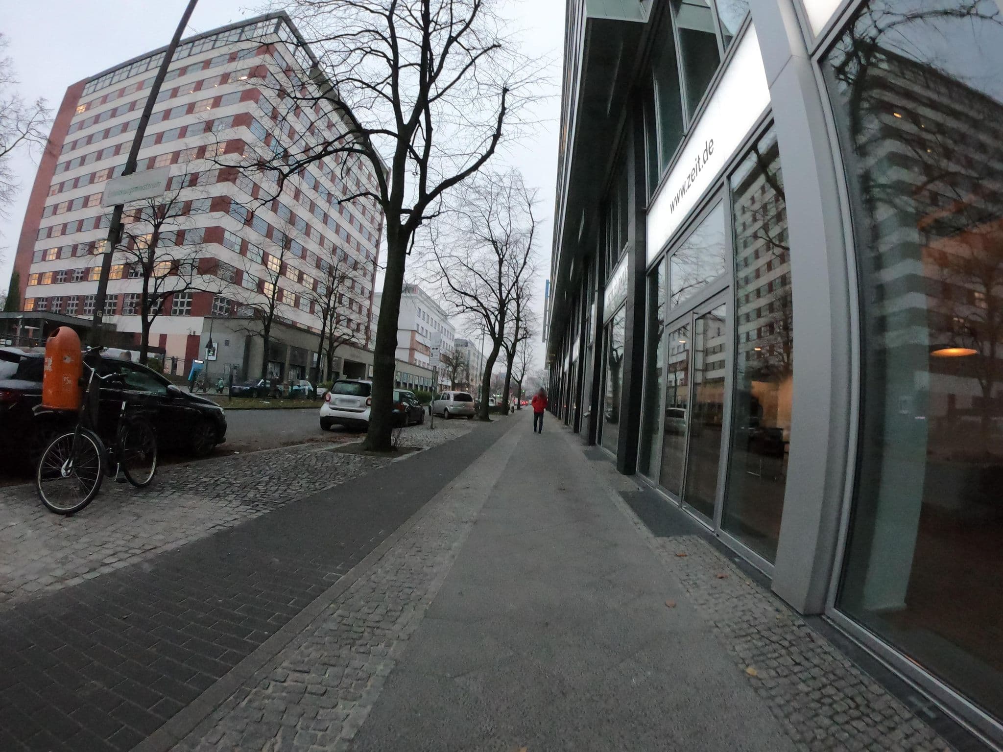 Street view near Precise Tale Berlin Potsdamer Platz, Tiergarten — © richlv (CC BY-SA · Mapillary)