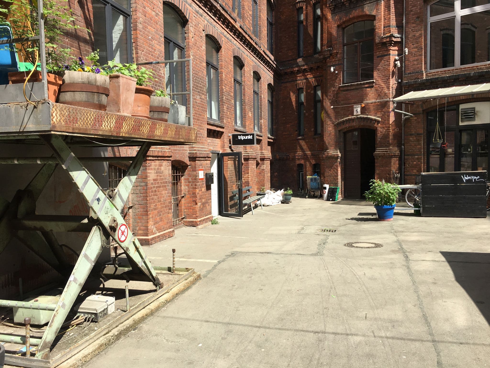 Street view near ÏMA Loft Apartments, Kreuzberg — © chris2342 (CC BY-SA · Mapillary)