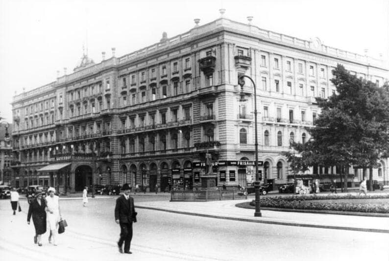 Hotel Kaiserhof (via Wikimedia Commons, CC BY-SA 3.0 de)