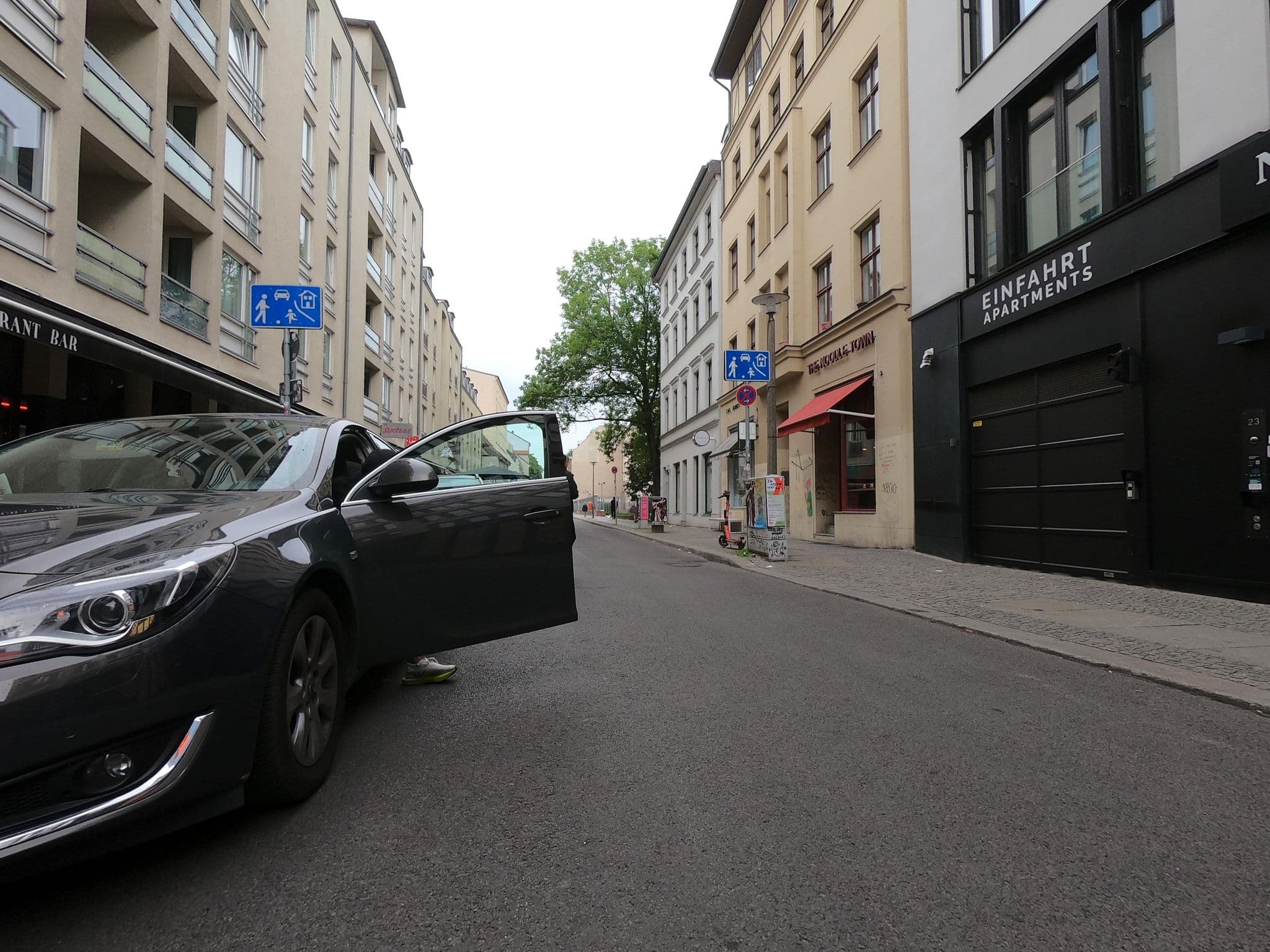 Street view near Frederics Serviced Apartments STYLE Oranienburger Straße, Mitte — © carlheinz (CC BY-SA · Mapillary)