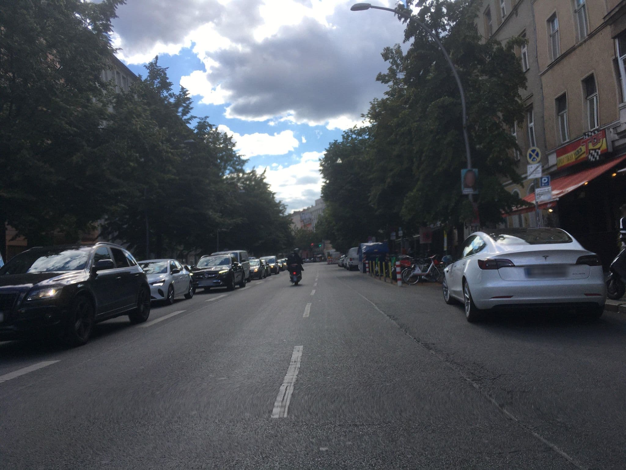 Street view near Hotel Mani, Berlin — © carlheinz (CC BY-SA · Mapillary)