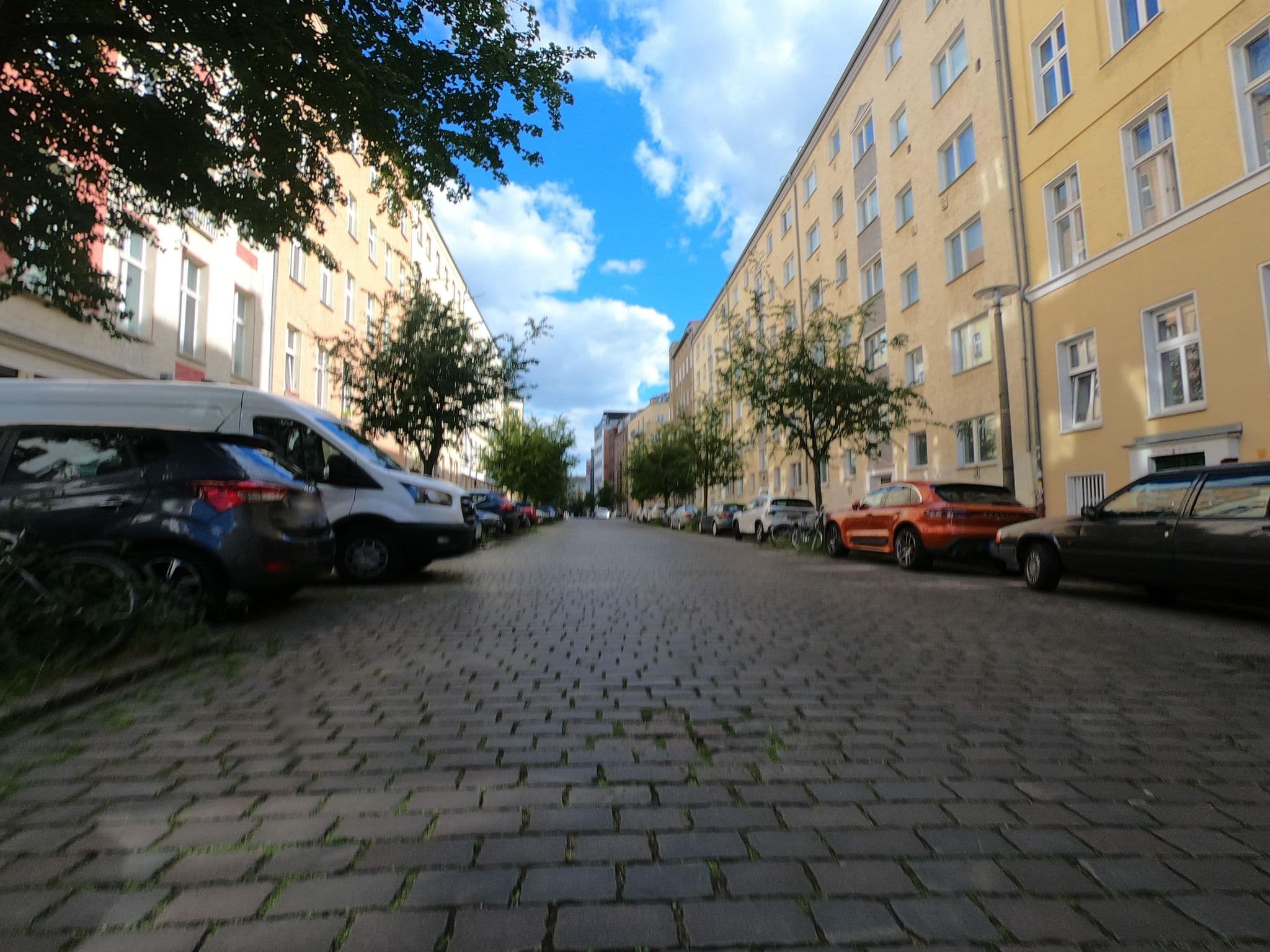 Street view near Zarenhof Betriebs GmbH, Mitte — © carlheinz (CC BY-SA · Mapillary)