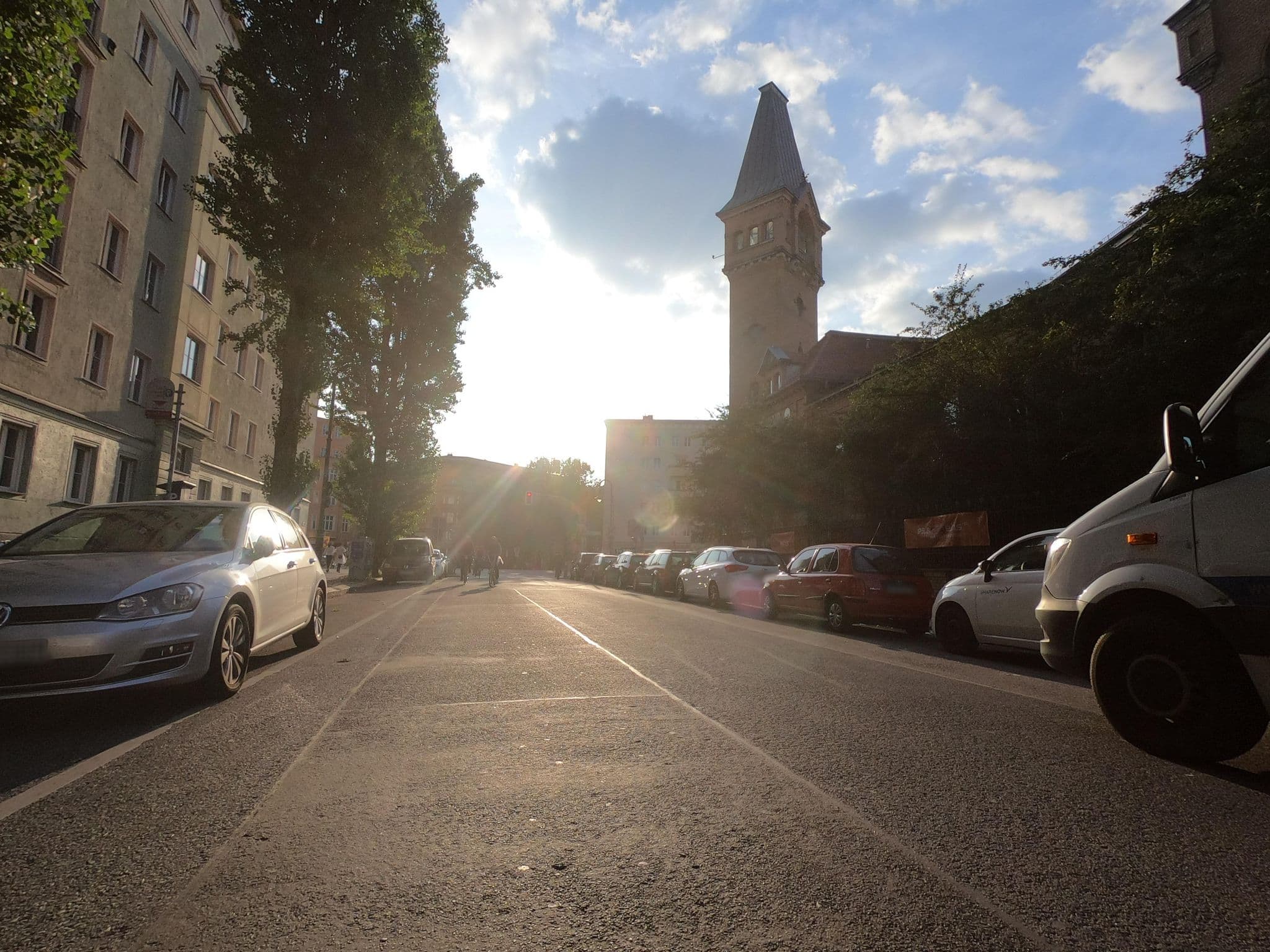 Street view near Gästehaus im Zentrum, Tiergarten — © carlheinz (CC BY-SA · Mapillary)