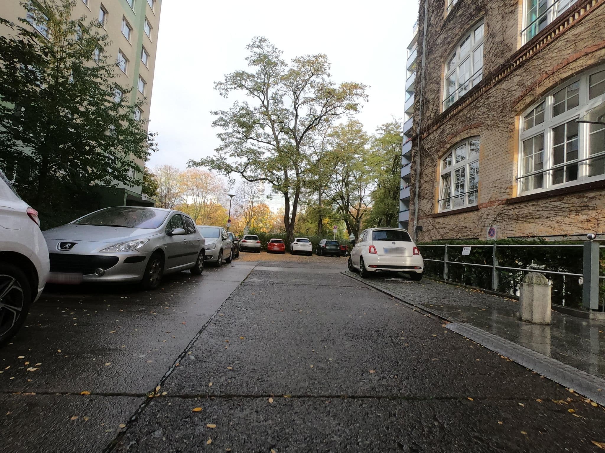 Street view near Odyssee Hostel GmbH & Co, Berlin — © carlheinz (CC BY-SA · Mapillary)