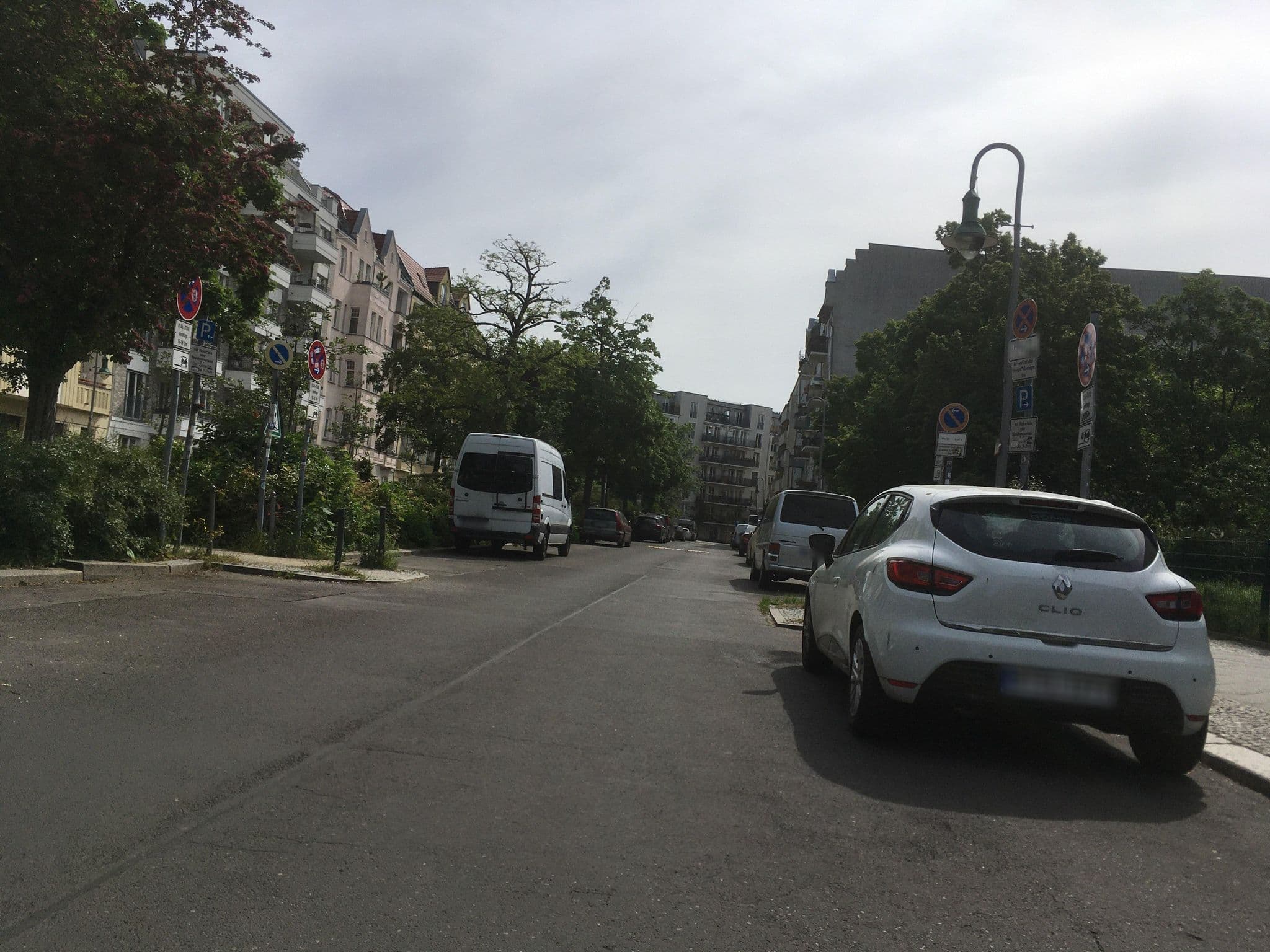 Street view near Allee Apartments, Friedrichshain — © carlheinz (CC BY-SA · Mapillary)
