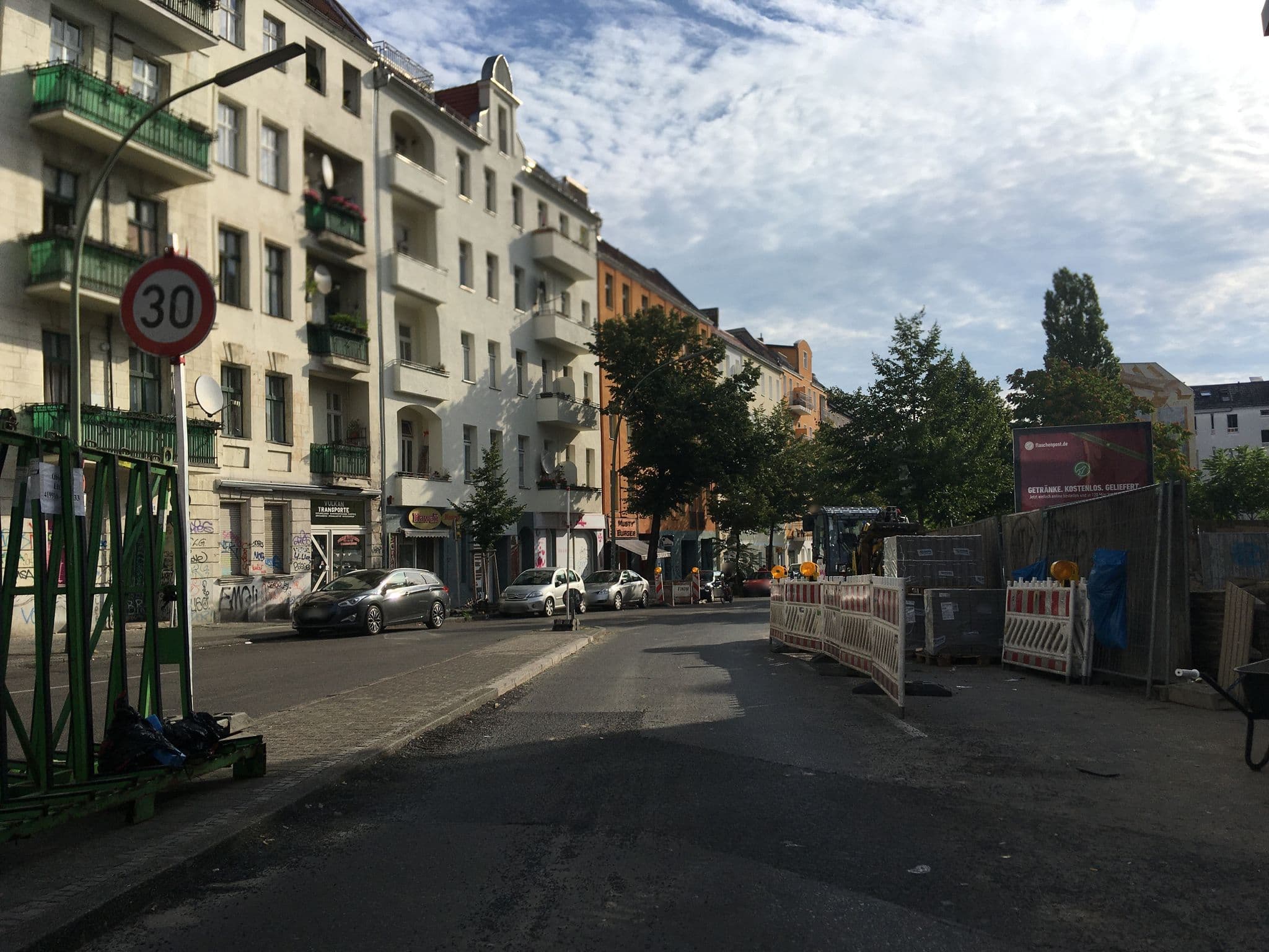 Street view near Aeronaut Serviced Apartments, Neukölln — © carlheinz (CC BY-SA · Mapillary)