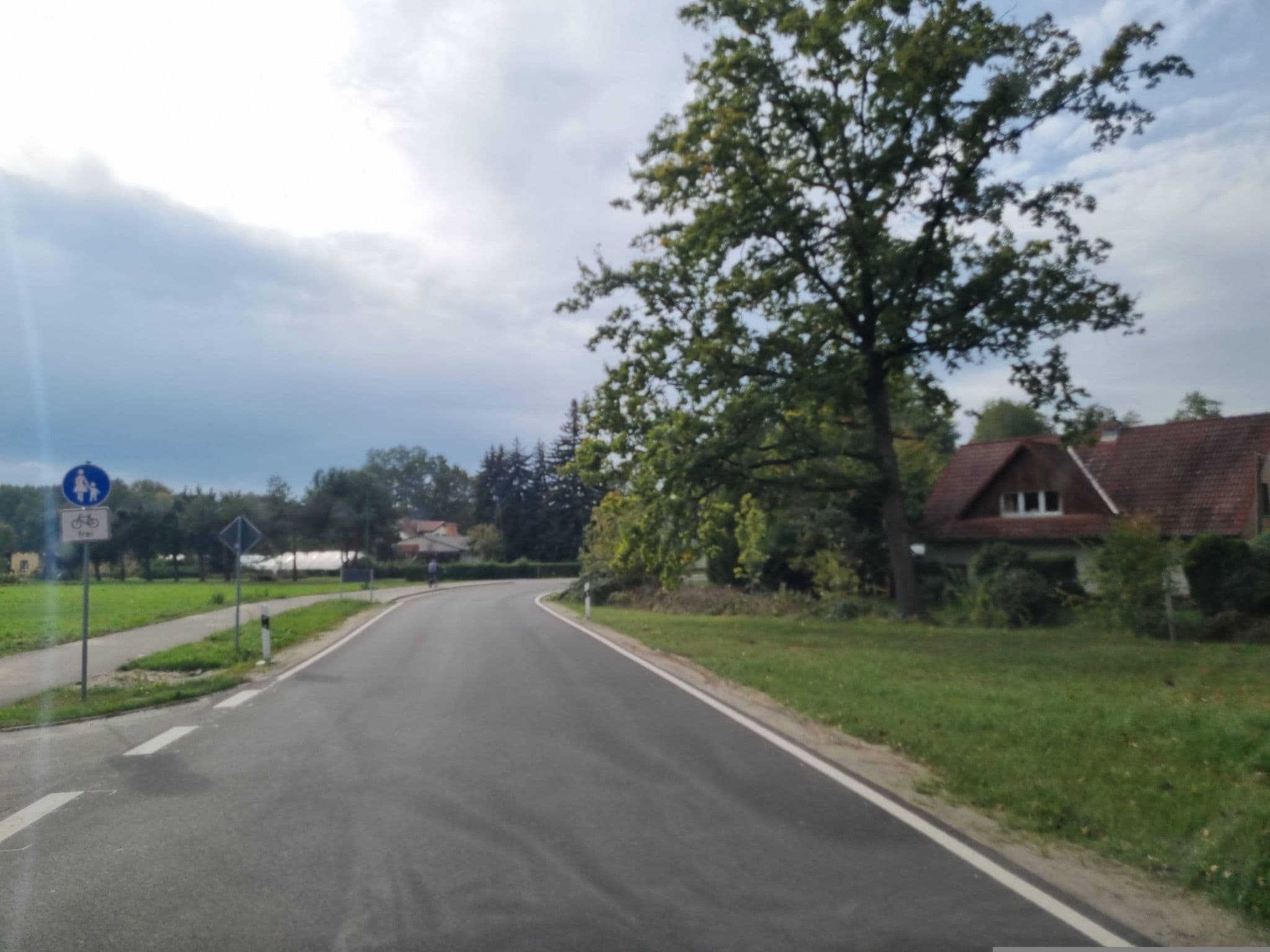 Street view near Hotel am Spreebogen, Burg — © dsmm (CC BY-SA · Mapillary)