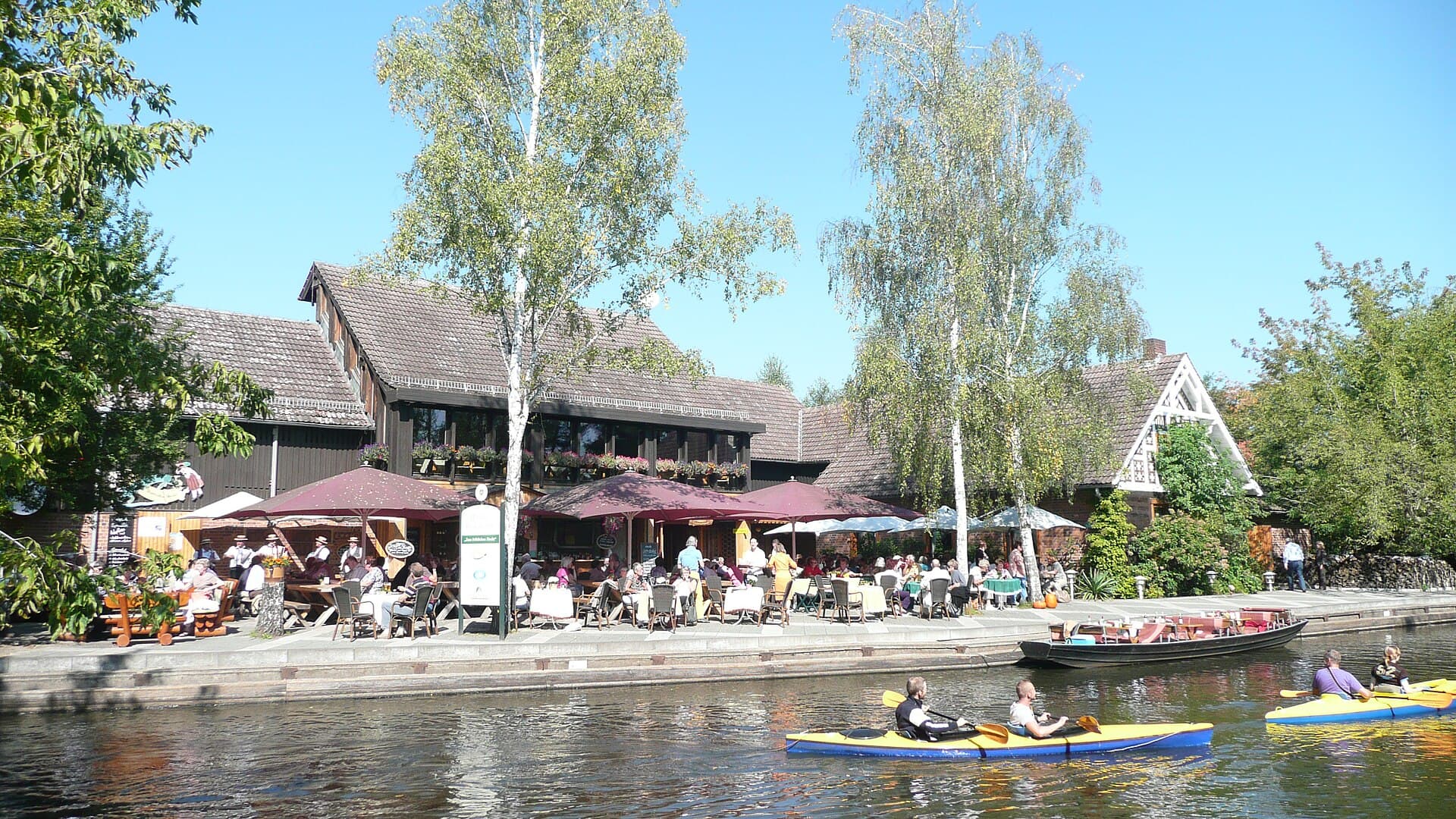 Zum fröhlichen Hecht (via Wikimedia Commons, Public domain)