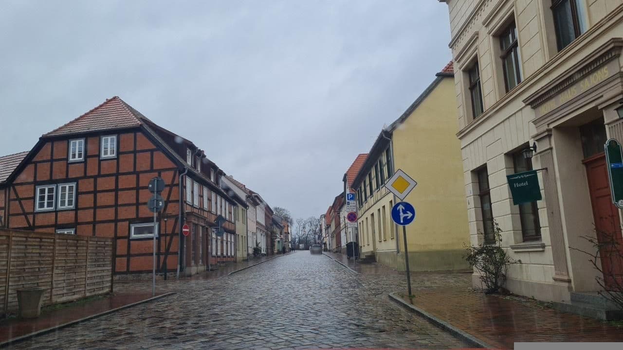 Street view near Hotel Haus Sajons, Plau am See — © Rasenlatscher (CC BY-SA · Mapillary)