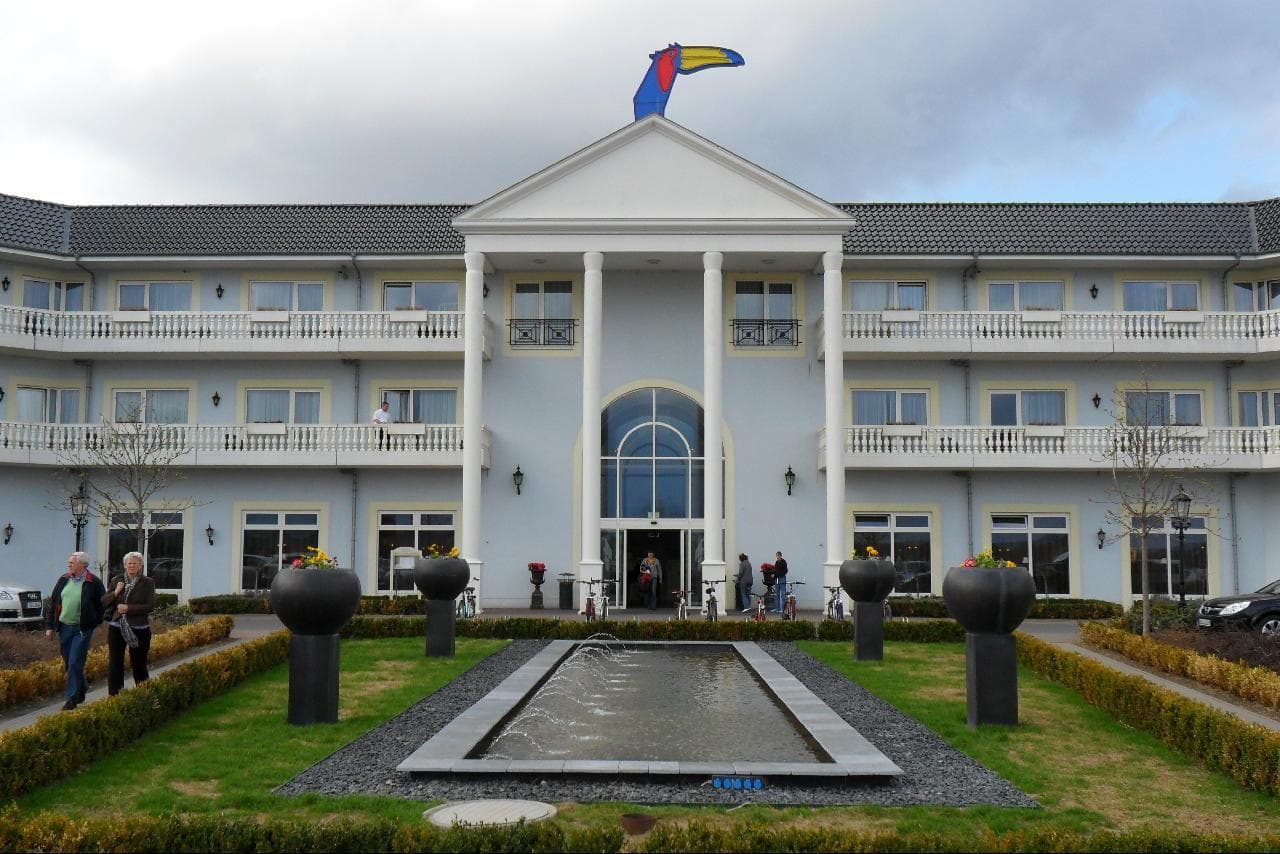Van der Valk Resort Linstow (via Wikimedia Commons, CC BY 2.0)