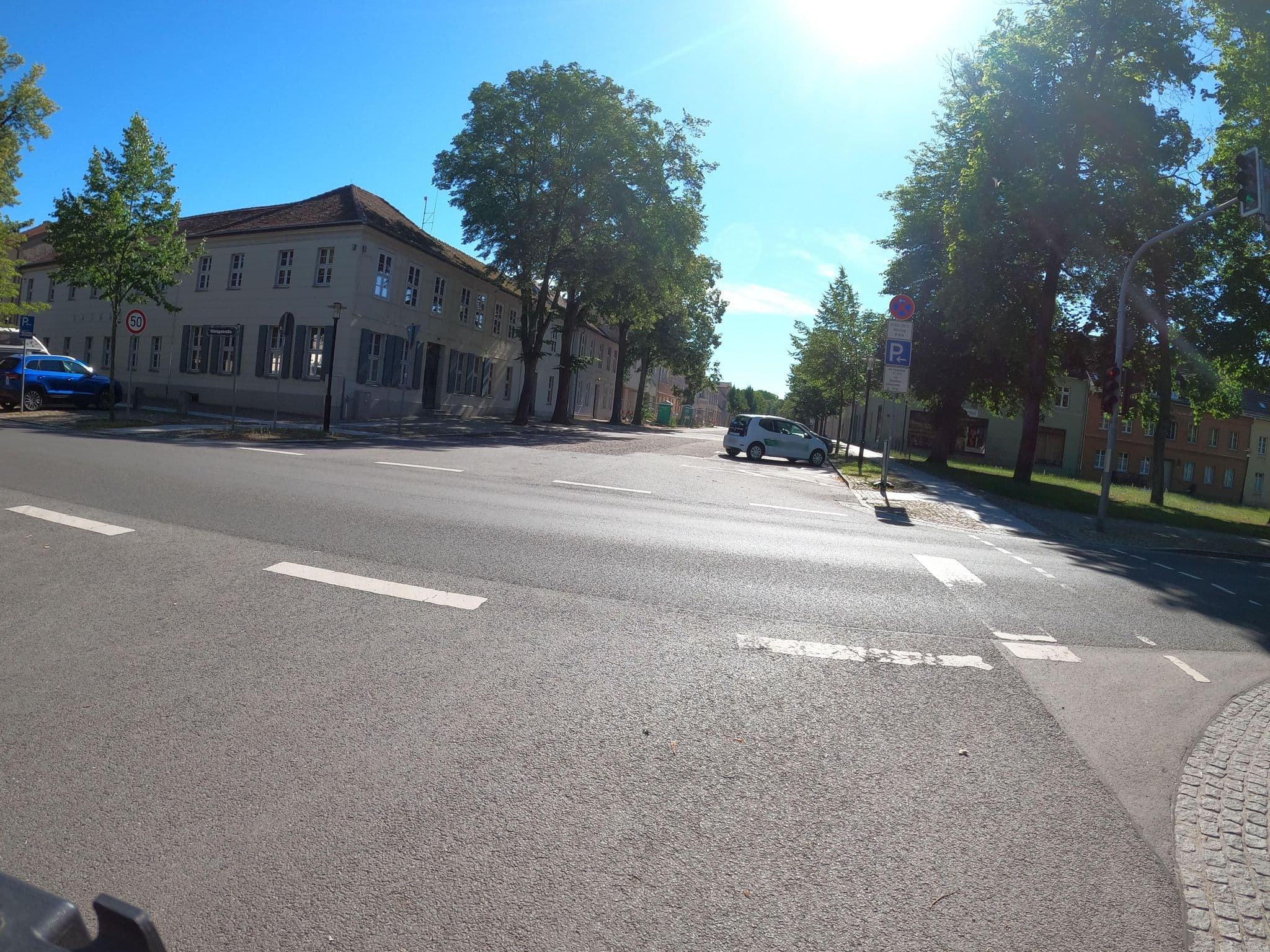Street view near Schloßhotel "Deutsches Haus", Rheinsberg — © macsico (CC BY-SA · Mapillary)
