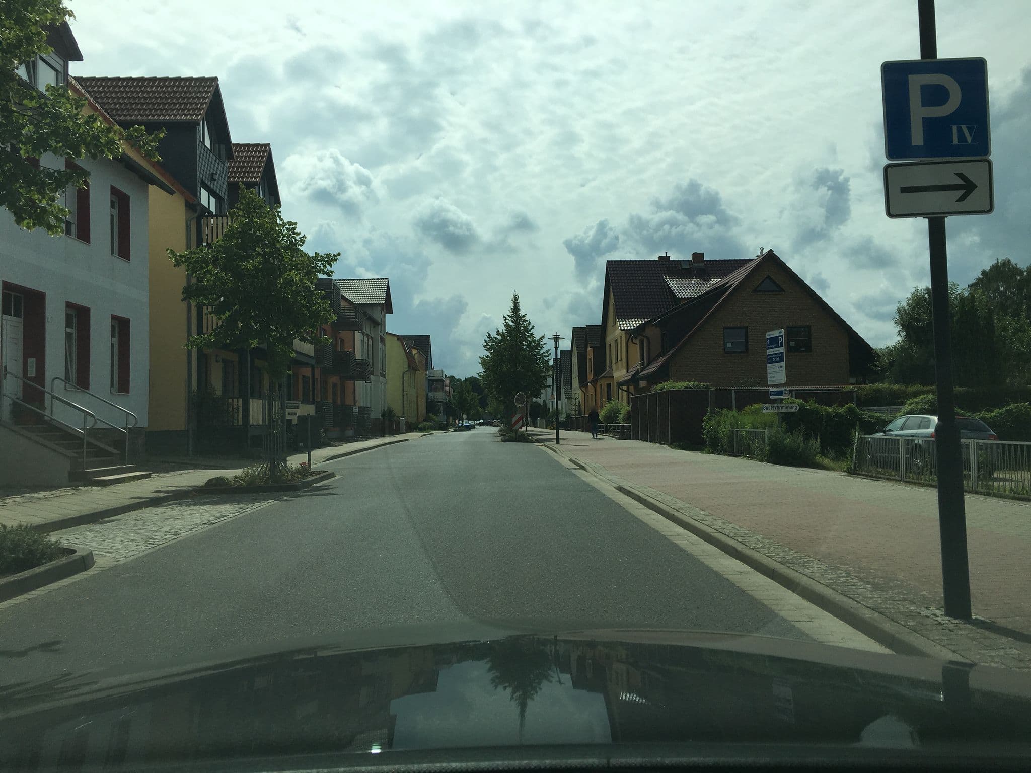 Street view near Ferienwohnungen am Seeufer, Waren — © derzornigemarkus (CC BY-SA · Mapillary)