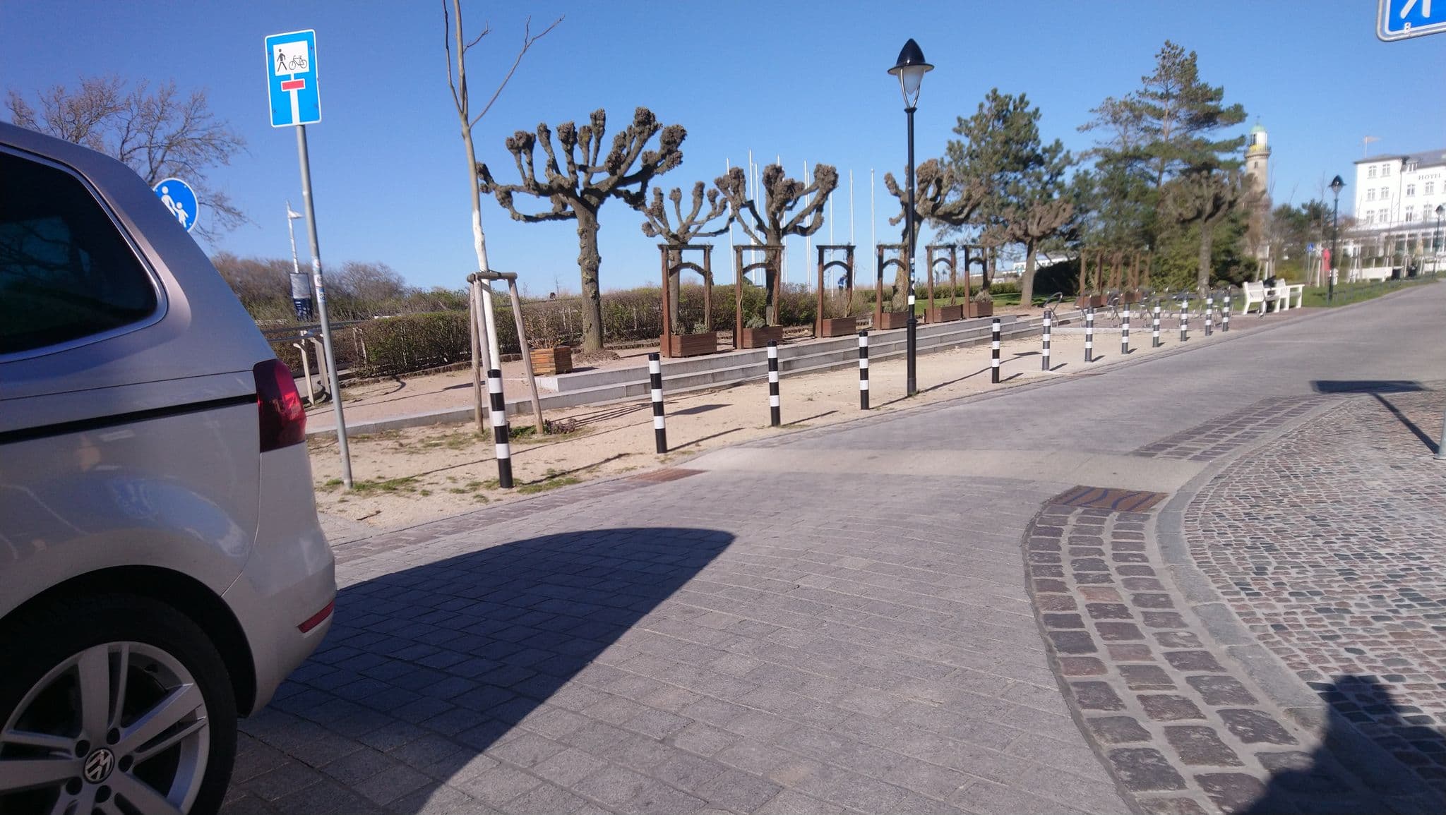 Street view near Strand-Hotel Hübner, Warnemünde — © 8of9 (CC BY-SA · Mapillary)