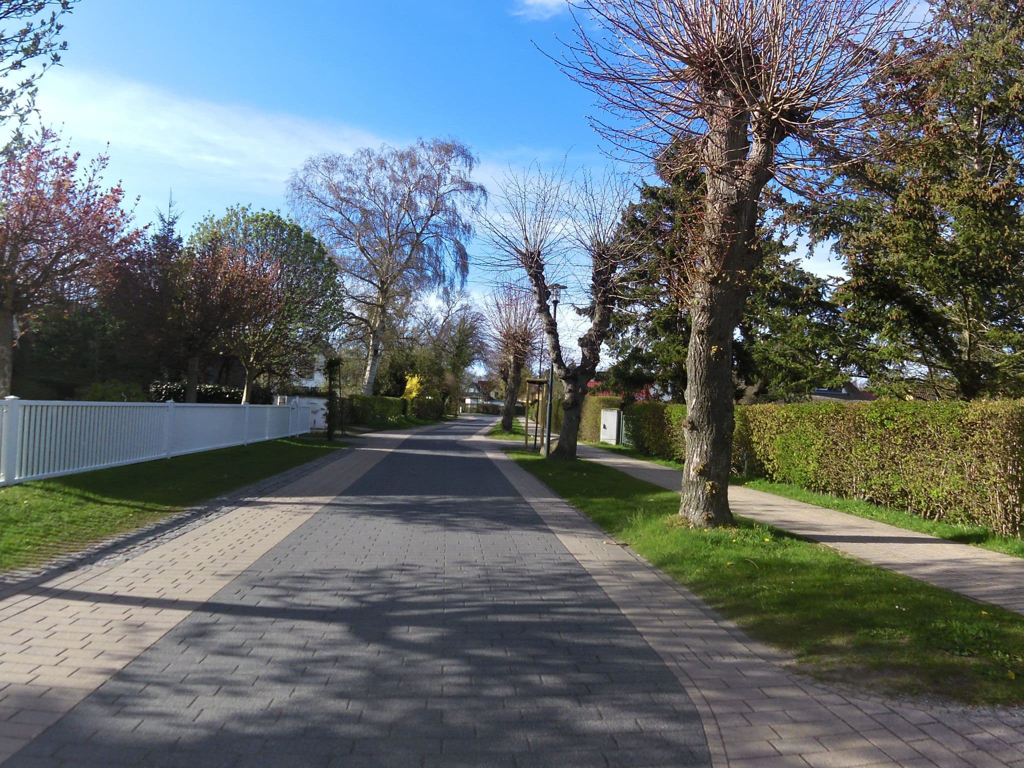 Street view near Meer and Mehr, Zingst — © zoegglmeyr (CC BY-SA · Mapillary)