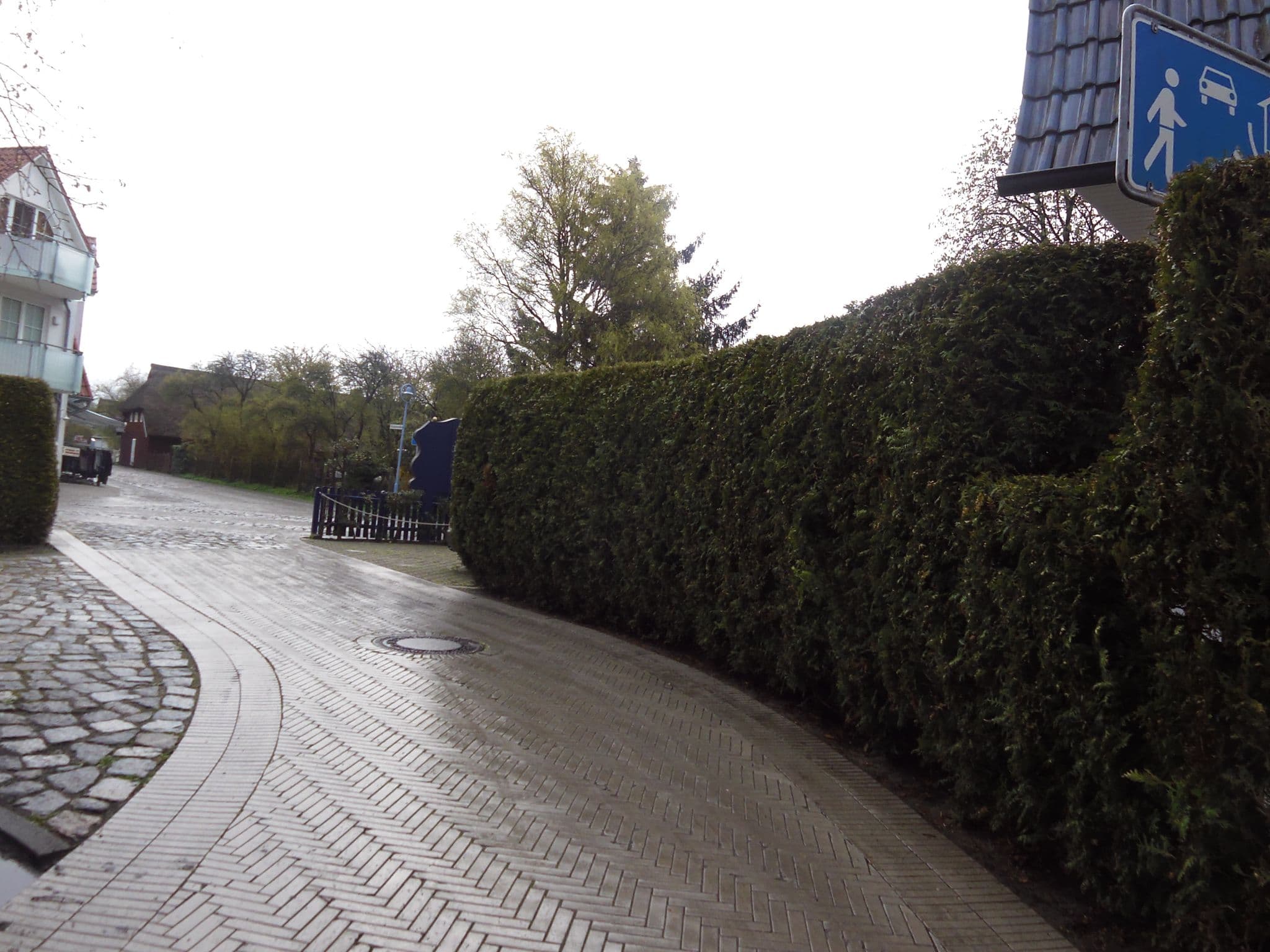 Street view near Pension & Restaurant Skipper, Zingst — © zoegglmeyr (CC BY-SA · Mapillary)