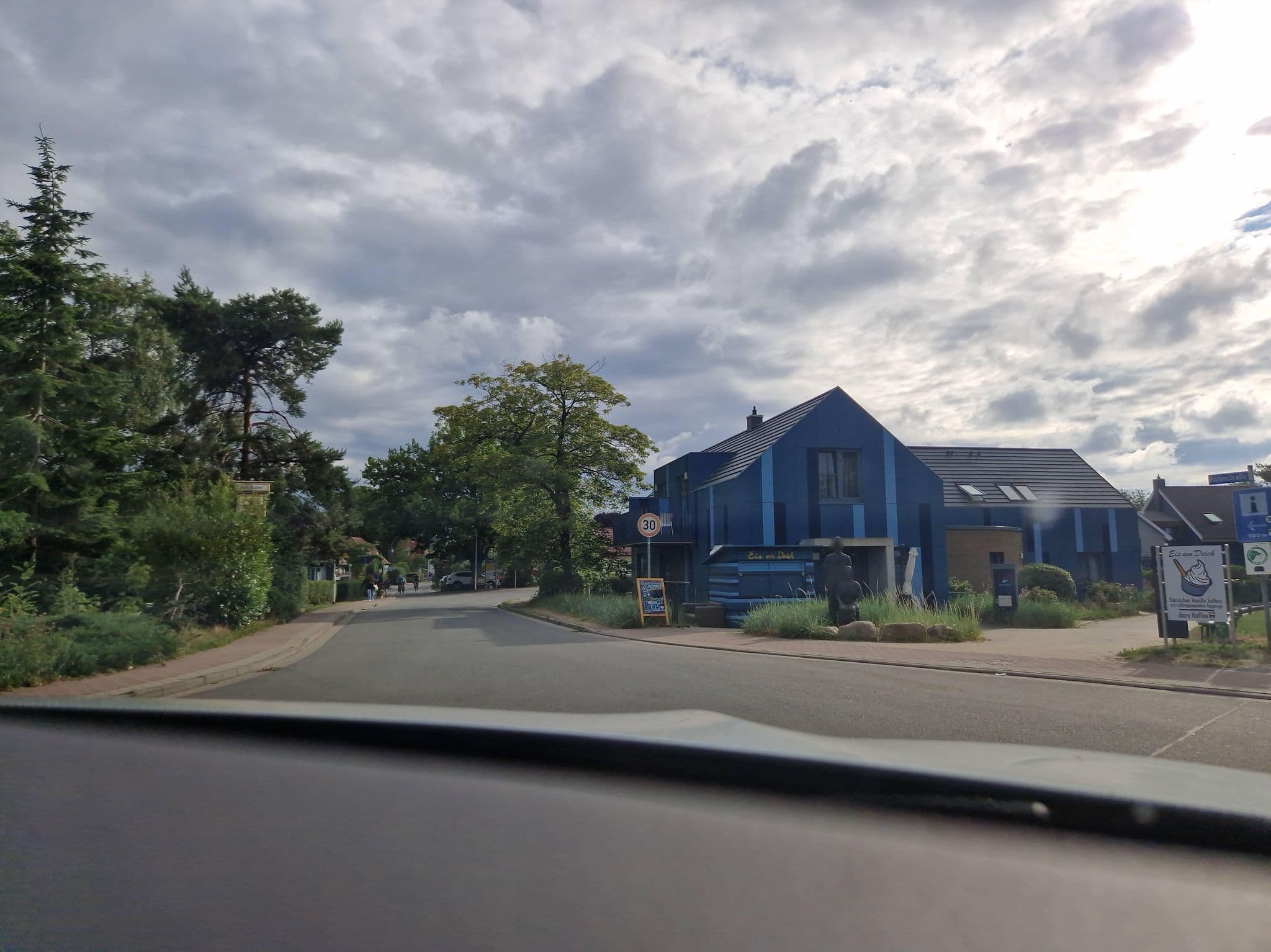 Street view near Seegasthof & Hotel “Am Hafen“, Ostseebad Prerow — © DerMaster0815 (CC BY-SA · Mapillary)
