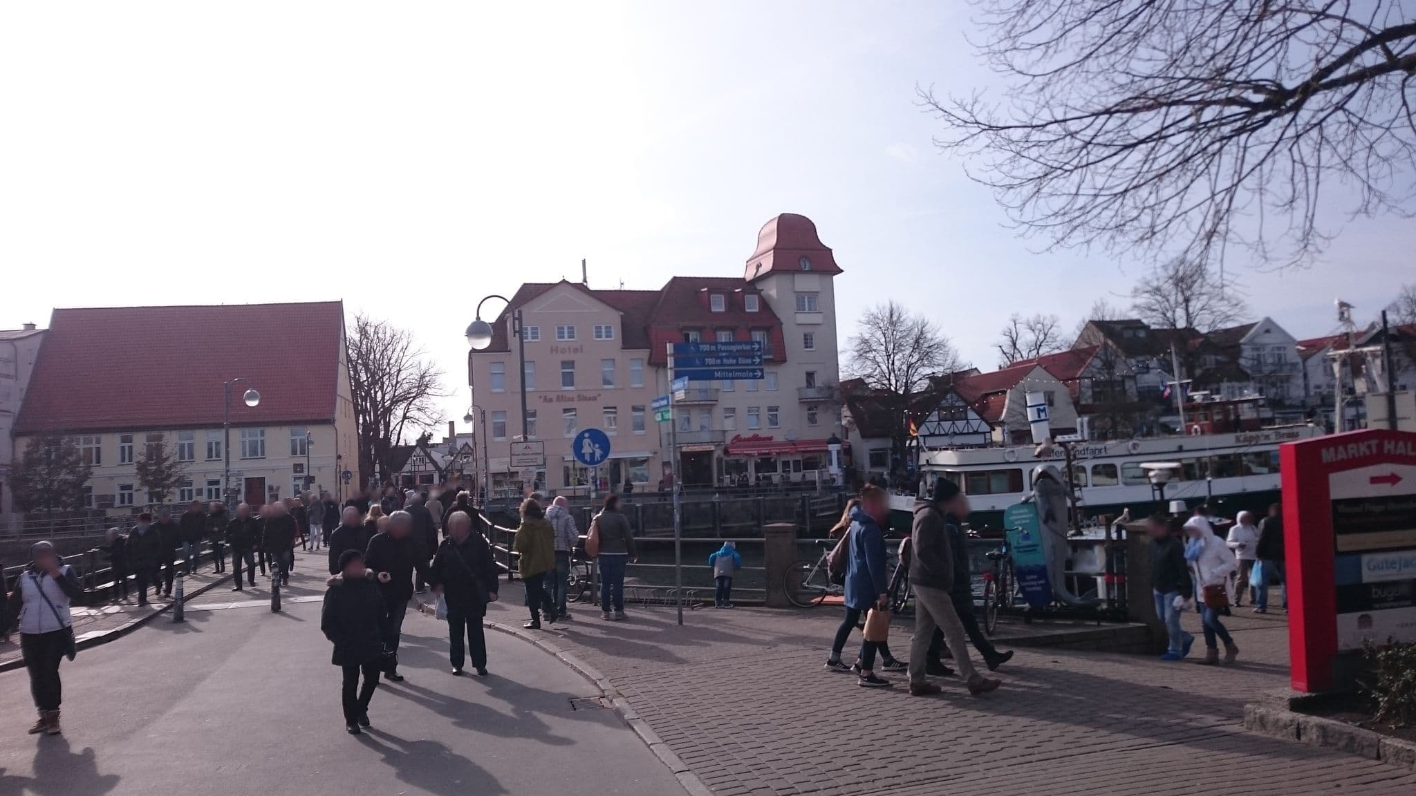 Street view near Ostseehotel Warnemünde, Warnemünde — © thx (CC BY-SA · Mapillary)