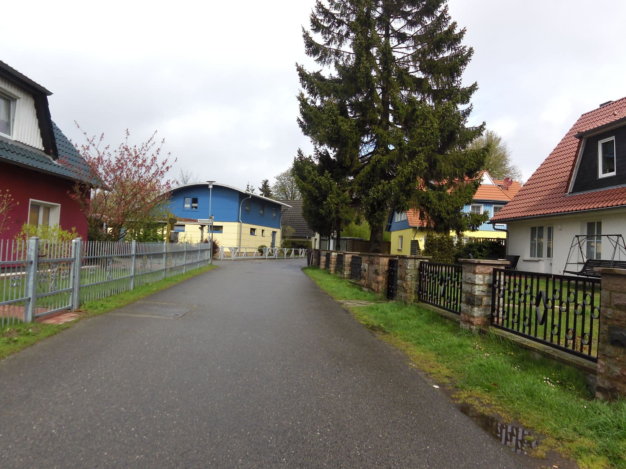 Street view near Das Aarhus, Zingst — © zoegglmeyr (CC BY-SA · Mapillary)