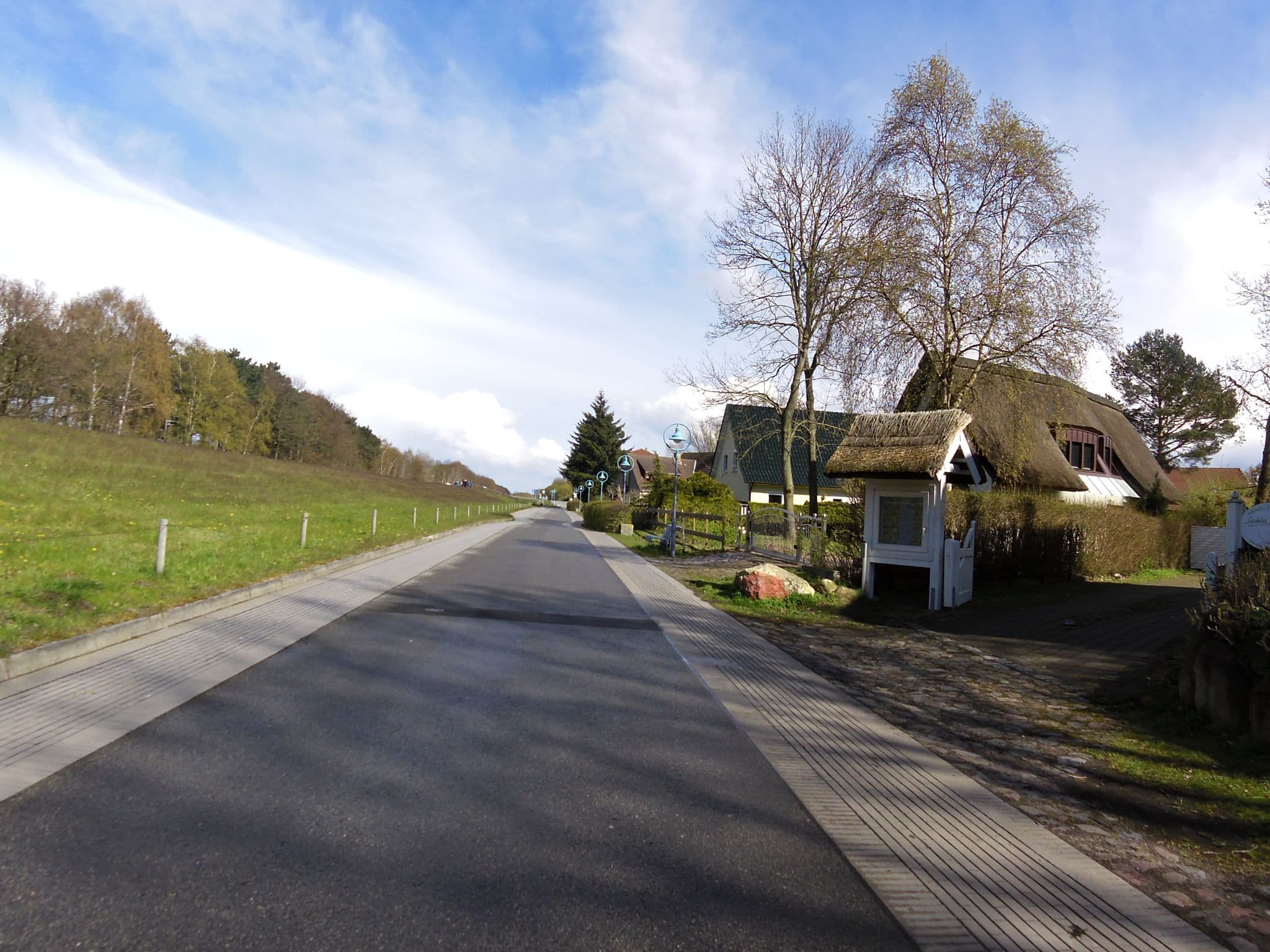 Street view near Ferienhaus Windflüchter, Zingst — © zoegglmeyr (CC BY-SA · Mapillary)