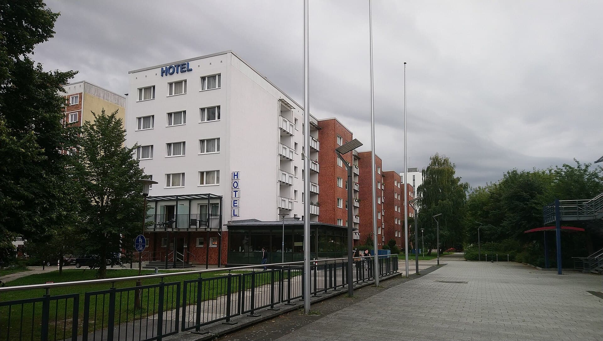 Das Hotel an der Stadthalle (via Wikimedia Commons, CC BY-SA 3.0)