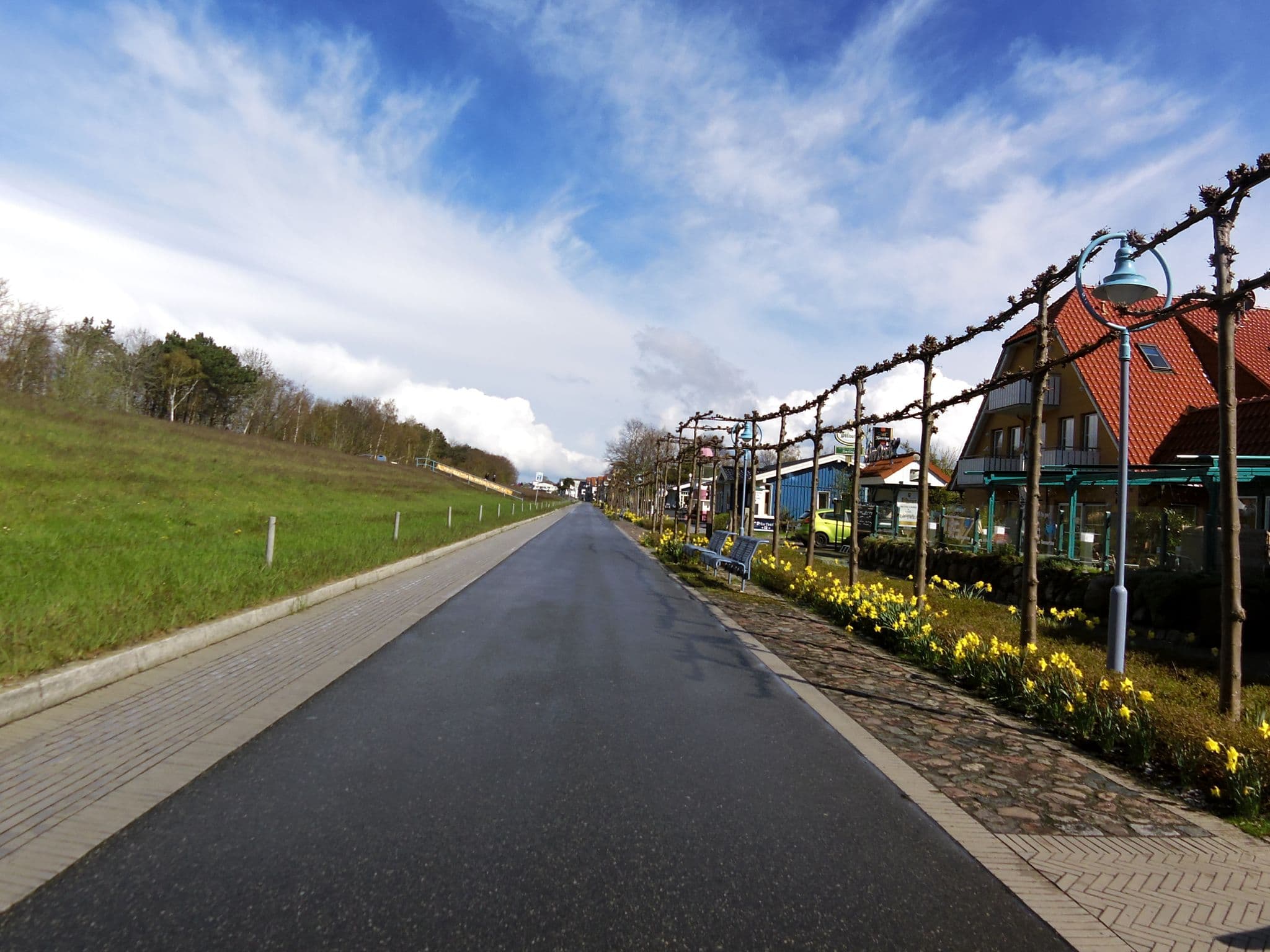 Street view near Hotel & Pension Lucht, Zingst — © zoegglmeyr (CC BY-SA · Mapillary)