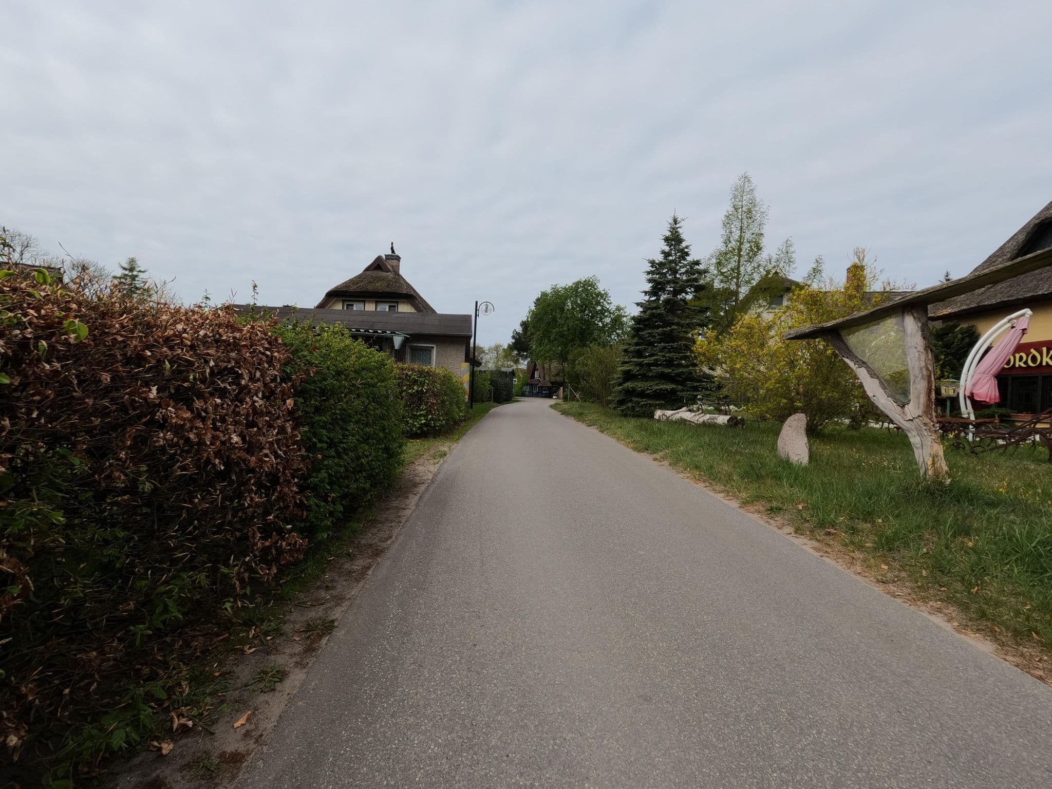 Street view near Boddenhaus Darss, Ostseebad Prerow — © hektor1989 (CC BY-SA · Mapillary)