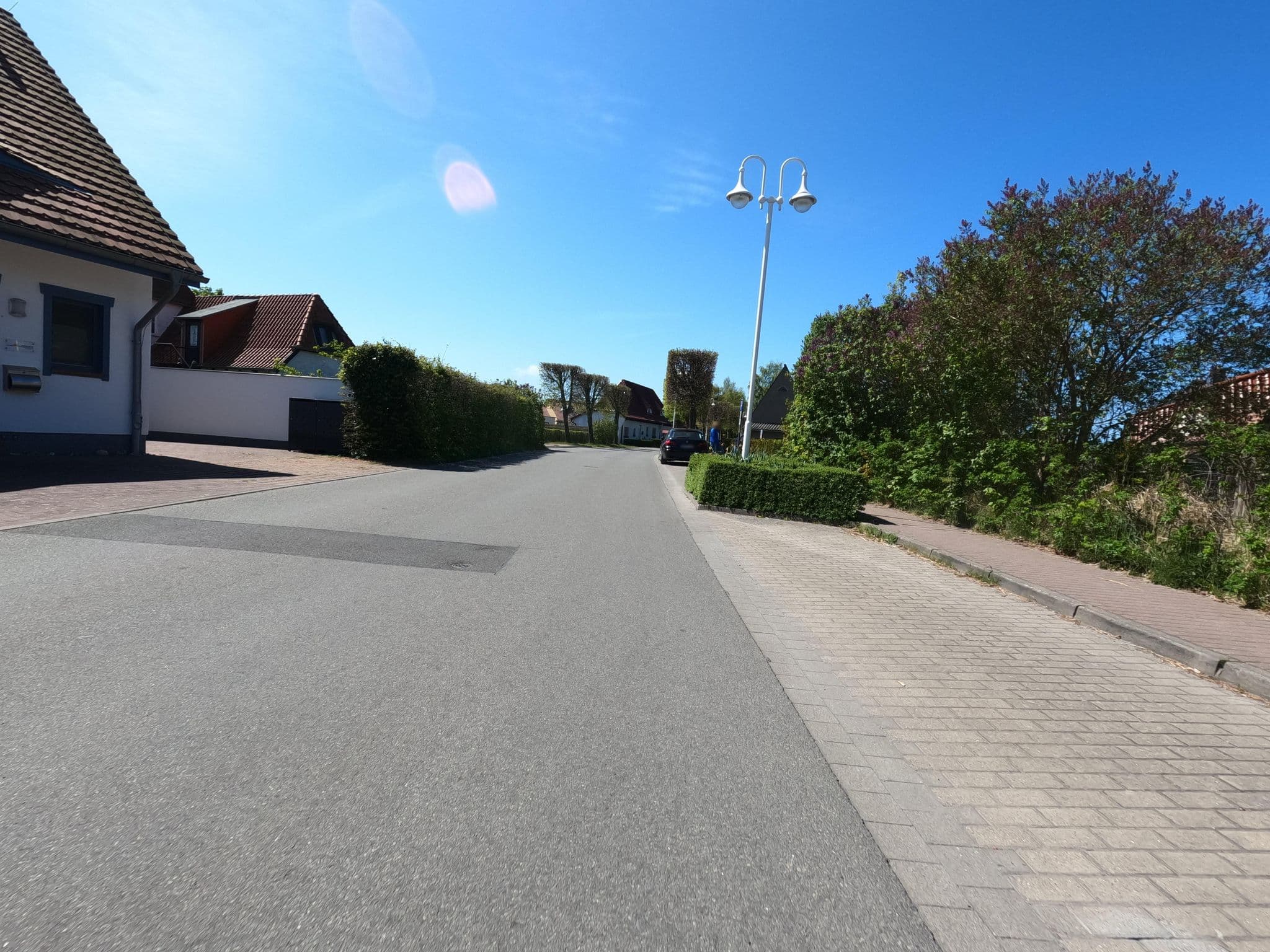 Street view near Haus Windflüchter, Zingst — © hektor1989 (CC BY-SA · Mapillary)