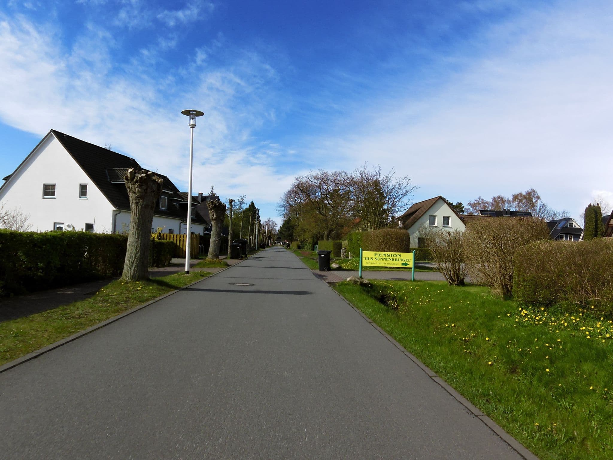 Street view near Hus Sünnenkringel, Zingst — © zoegglmeyr (CC BY-SA · Mapillary)