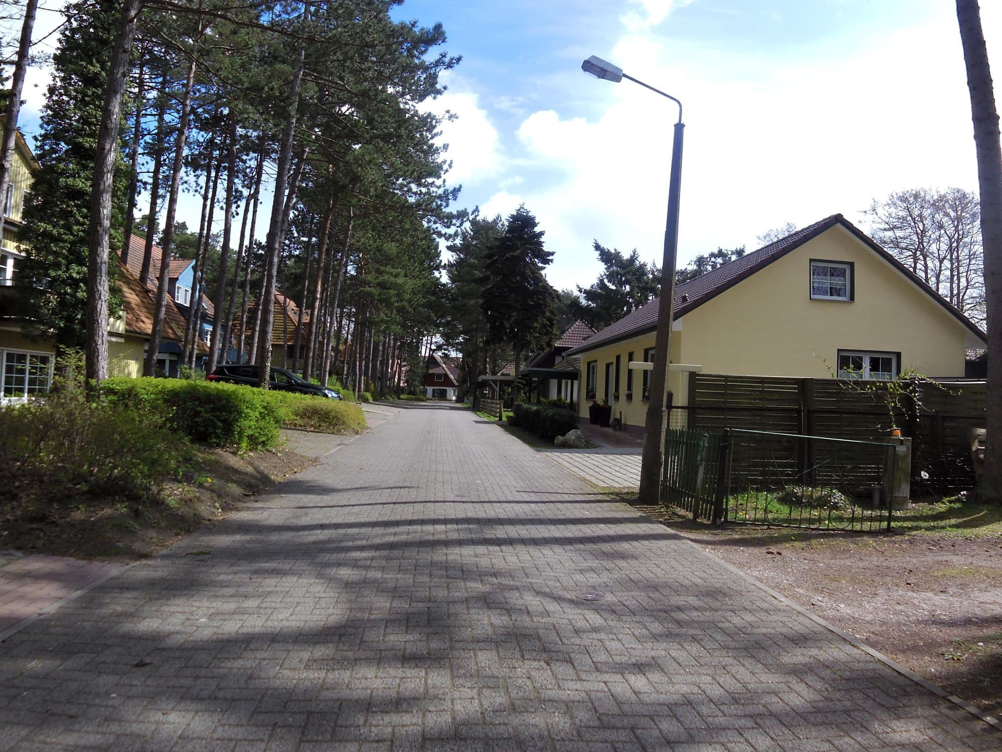 Street view near Haus Frohberg, Ostseebad Prerow — © zoegglmeyr (CC BY-SA · Mapillary)