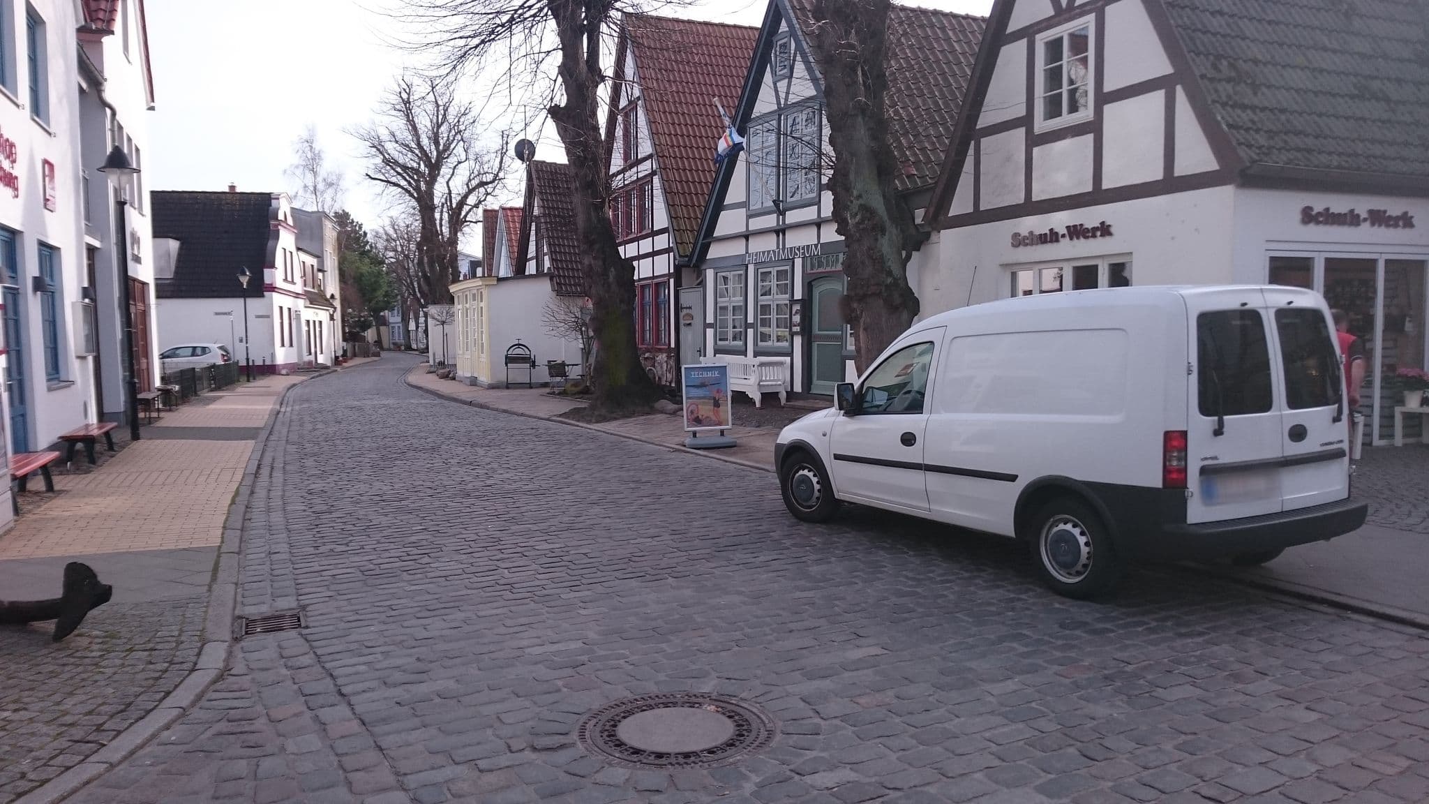 Street view near Birnbom, Warnemünde — © thx (CC BY-SA · Mapillary)