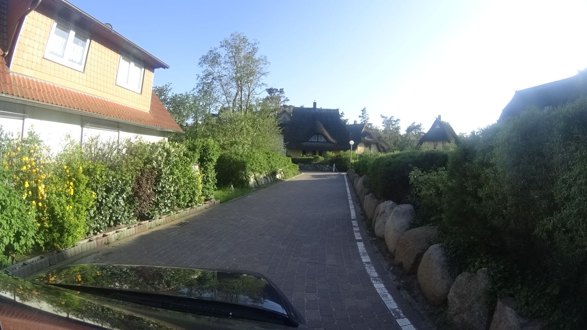 Street view near Dat-Fischlandhus Ferienwohnung im Ostseebad Dierhagen Neuhaus, Ostseebad Dierhagen — © atpl_pilot (CC BY-SA · Mapillary)