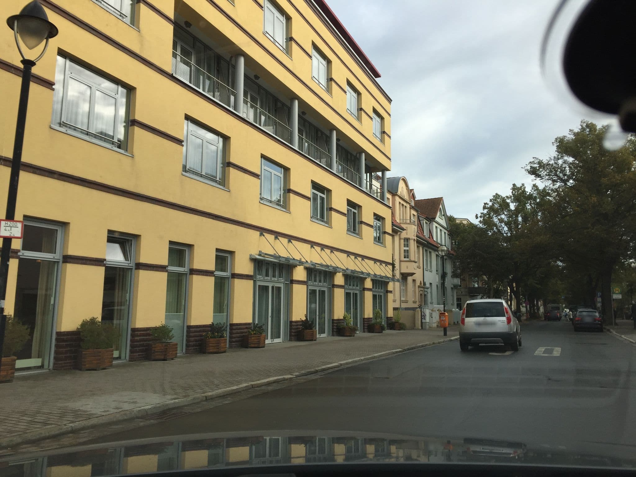 Street view near Wellness Bereich - Strandhotel Hübner, Warnemünde — © atze777 (CC BY-SA · Mapillary)