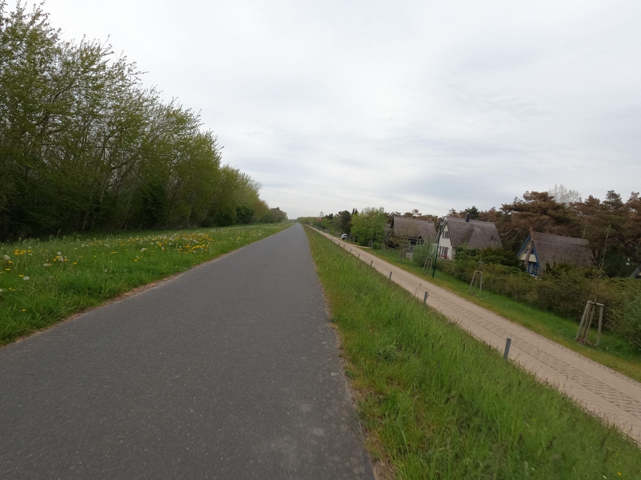 Street view near Strandhaus Fünfzehn, Ostseebad Dierhagen — © hektor1989 (CC BY-SA · Mapillary)
