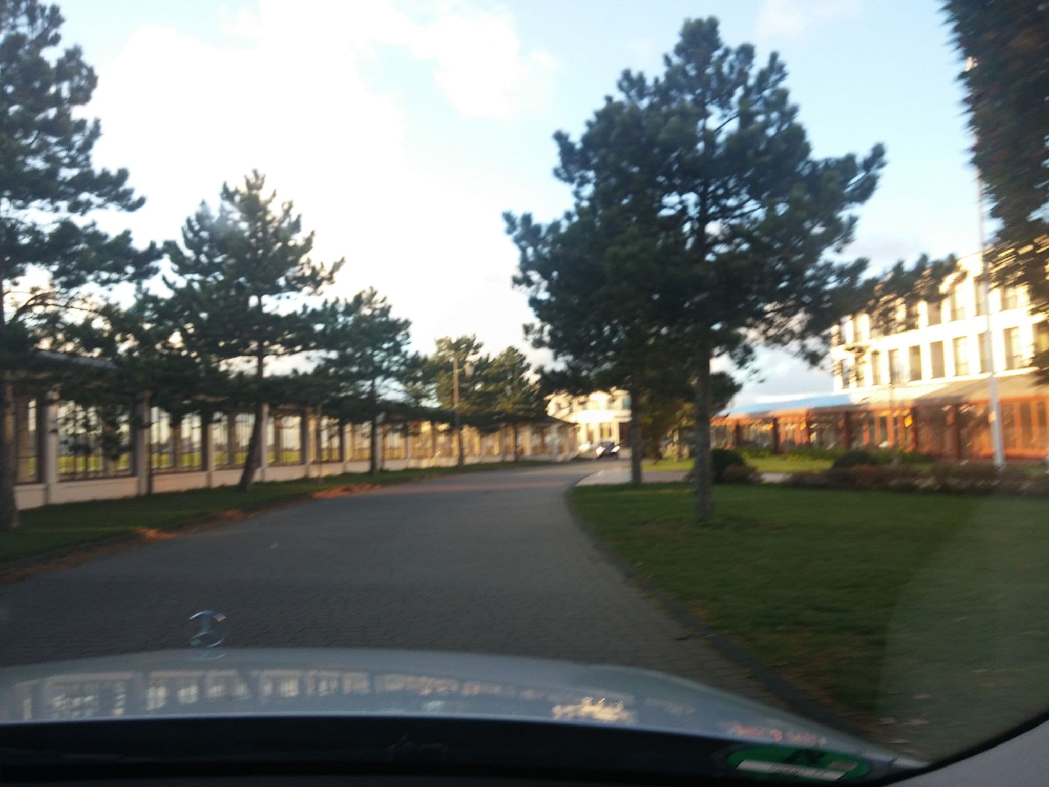 Street view near Hohe Düne Spa | Yachthafenresidenz, Warnemünde — © umap (CC BY-SA · Mapillary)