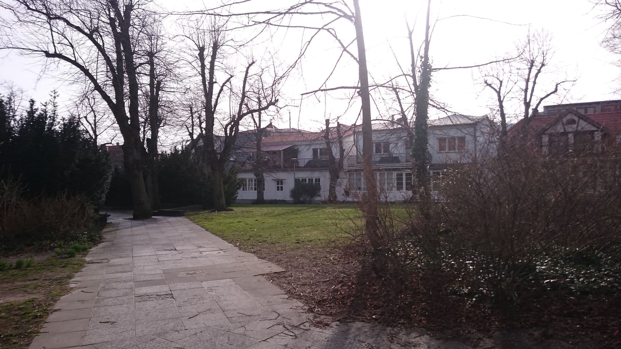 Street view near Haus Berringer, Warnemünde — © thx (CC BY-SA · Mapillary)