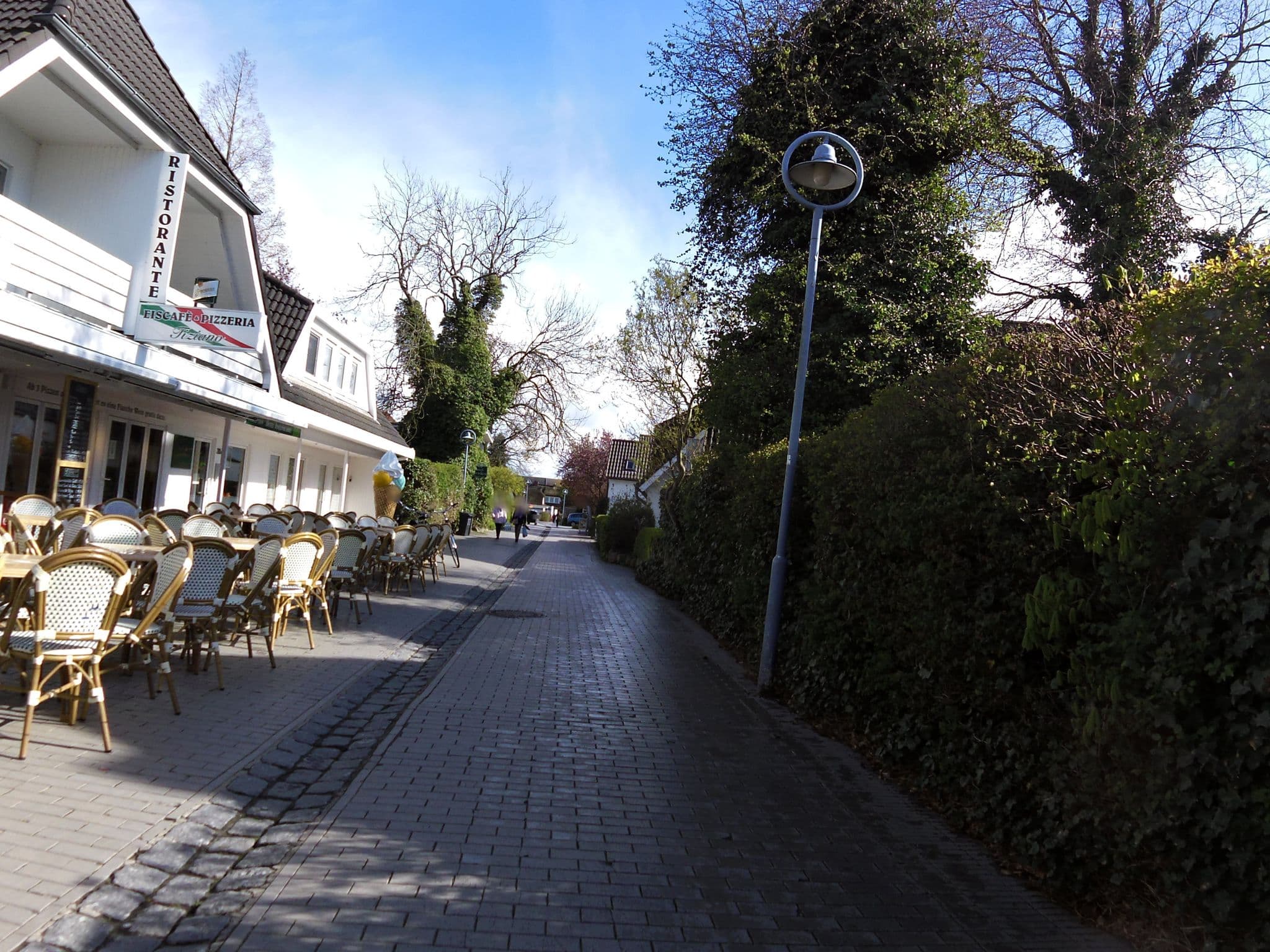 Street view near Hotel & Pension Inselparadies, Zingst — © zoegglmeyr (CC BY-SA · Mapillary)