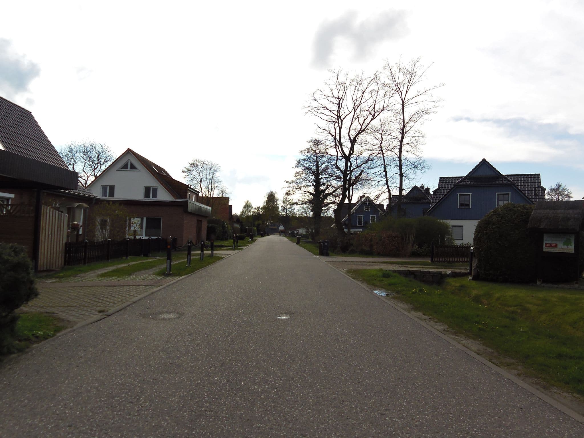 Street view near Feriendomizil Wiesenhaus, Zingst — © zoegglmeyr (CC BY-SA · Mapillary)