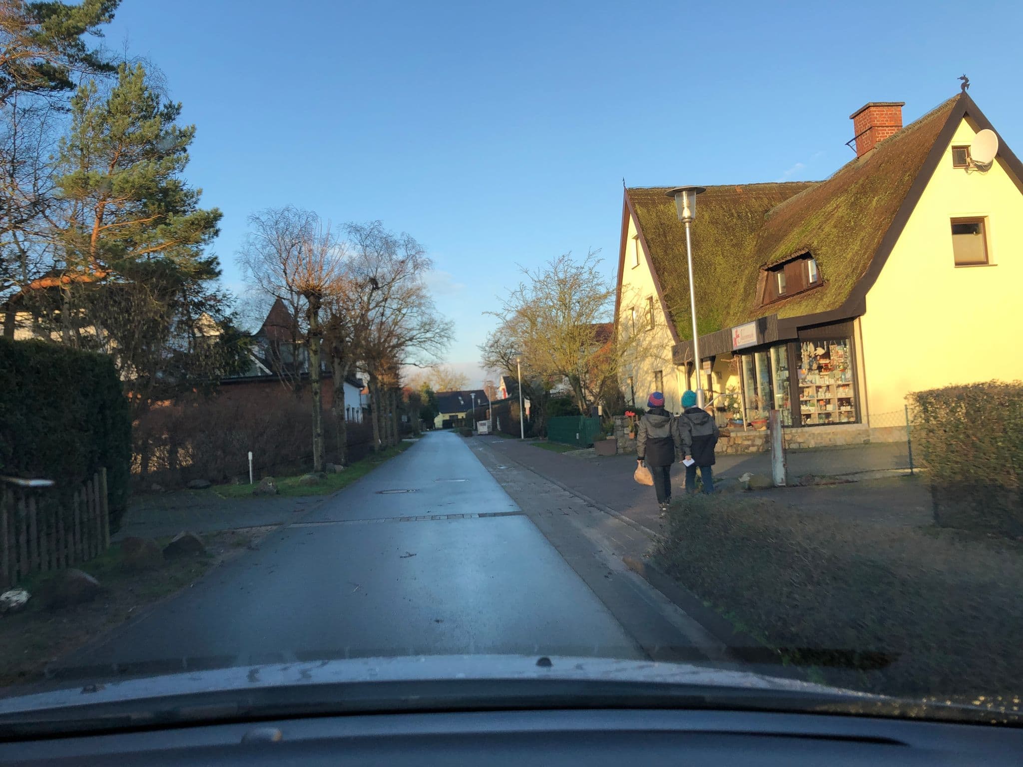 Street view near Ferienwohnung An der alten Rotbuche Ostseebad Zingst, Zingst — © bejotel (CC BY-SA · Mapillary)
