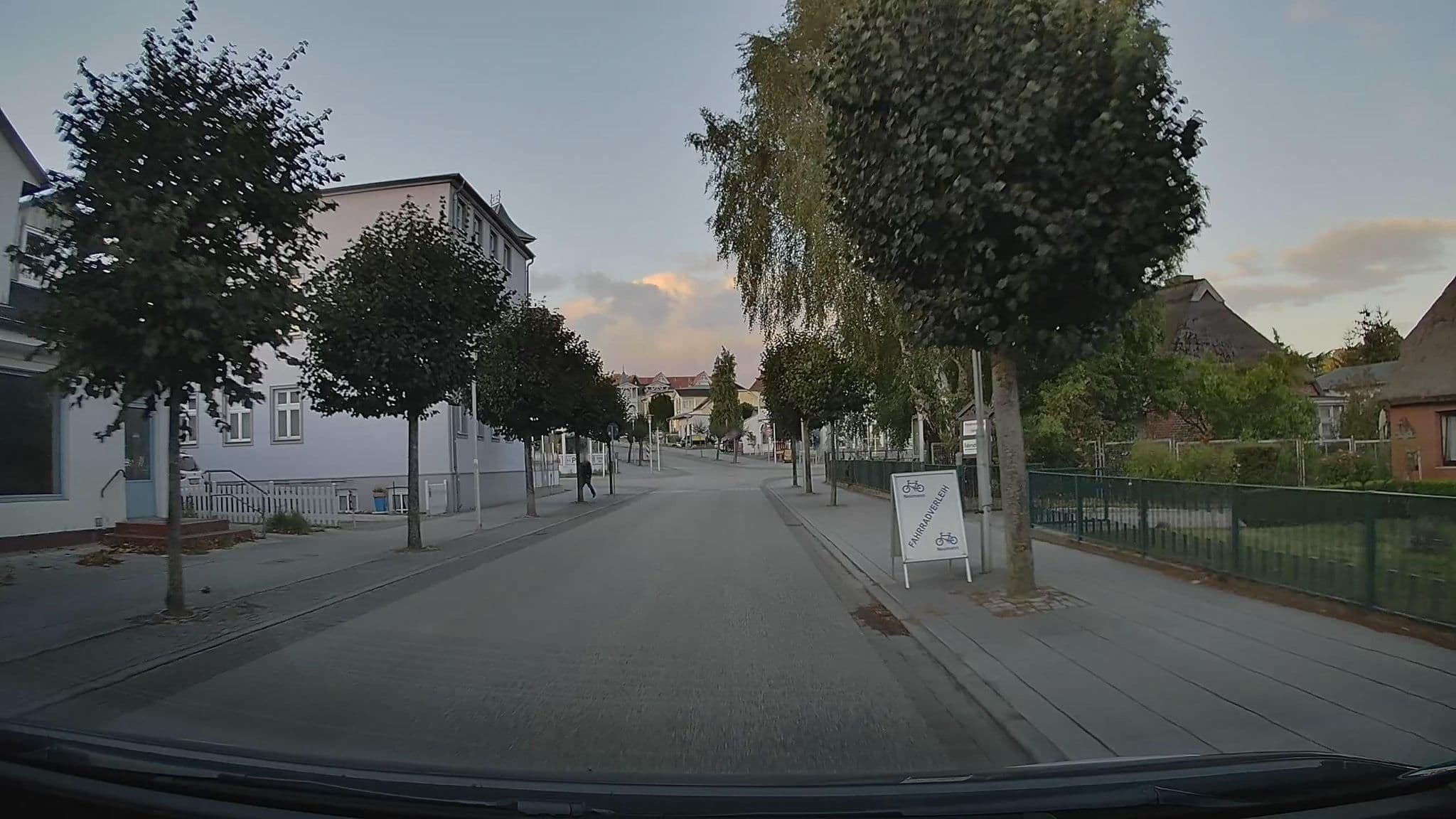 Street view near Ferienhaus Heidemarie, Sellin — © hendel (CC BY-SA · Mapillary)