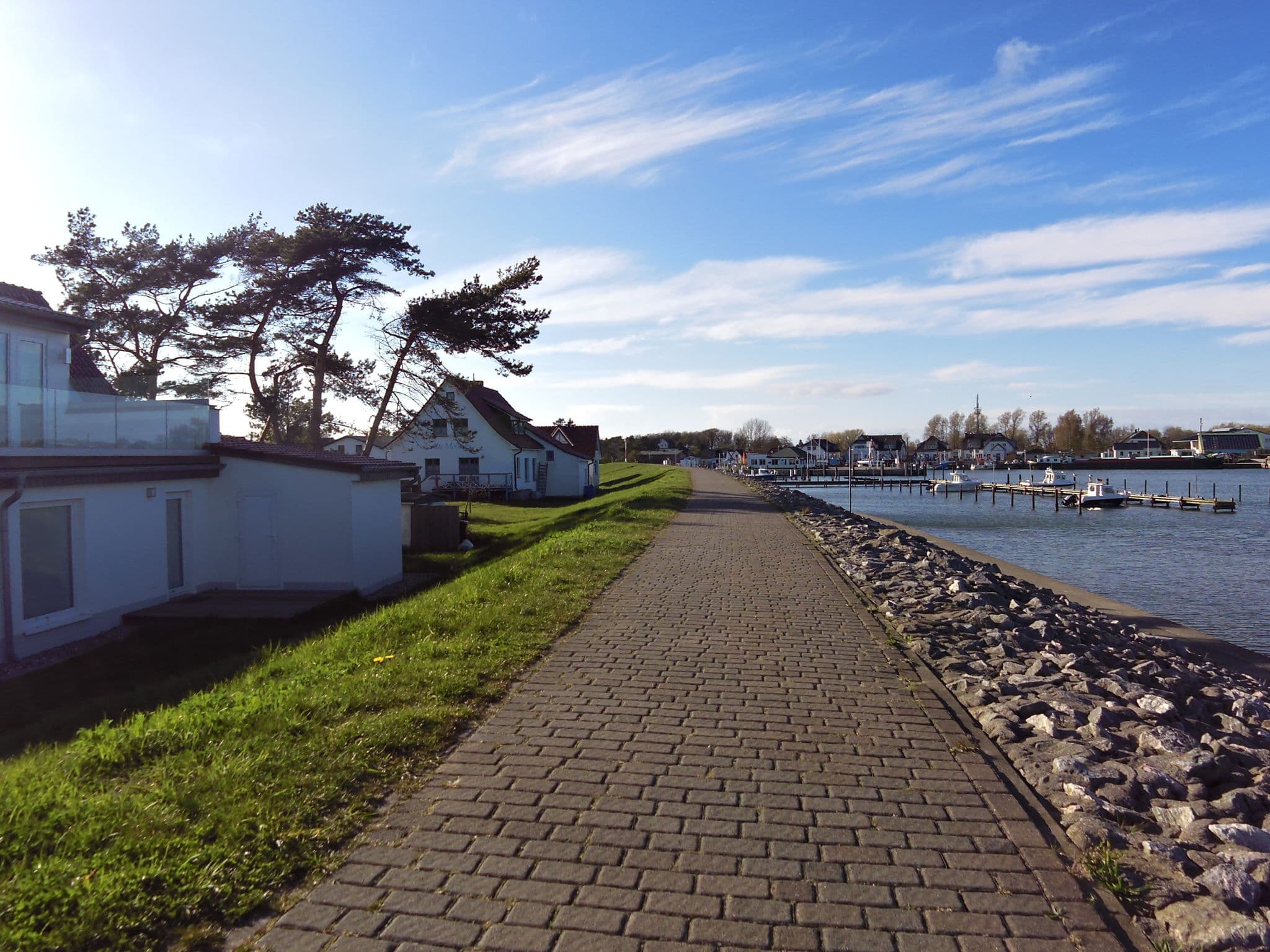 Street view near Pension Strandhotel, Hiddensee — © zoegglmeyr (CC BY-SA · Mapillary)