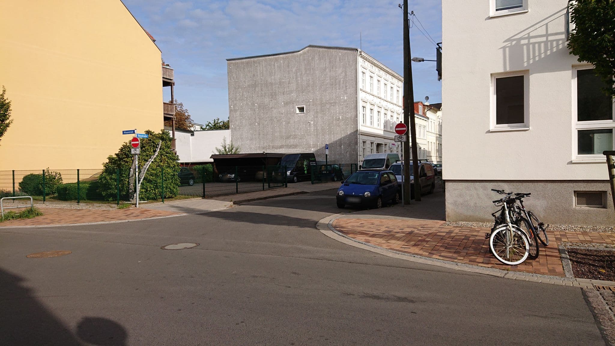 Street view near Oldtown Hotel, Universitäts- und Hansestadt Greifswald — © jacobbraeutigam (CC BY-SA · Mapillary)
