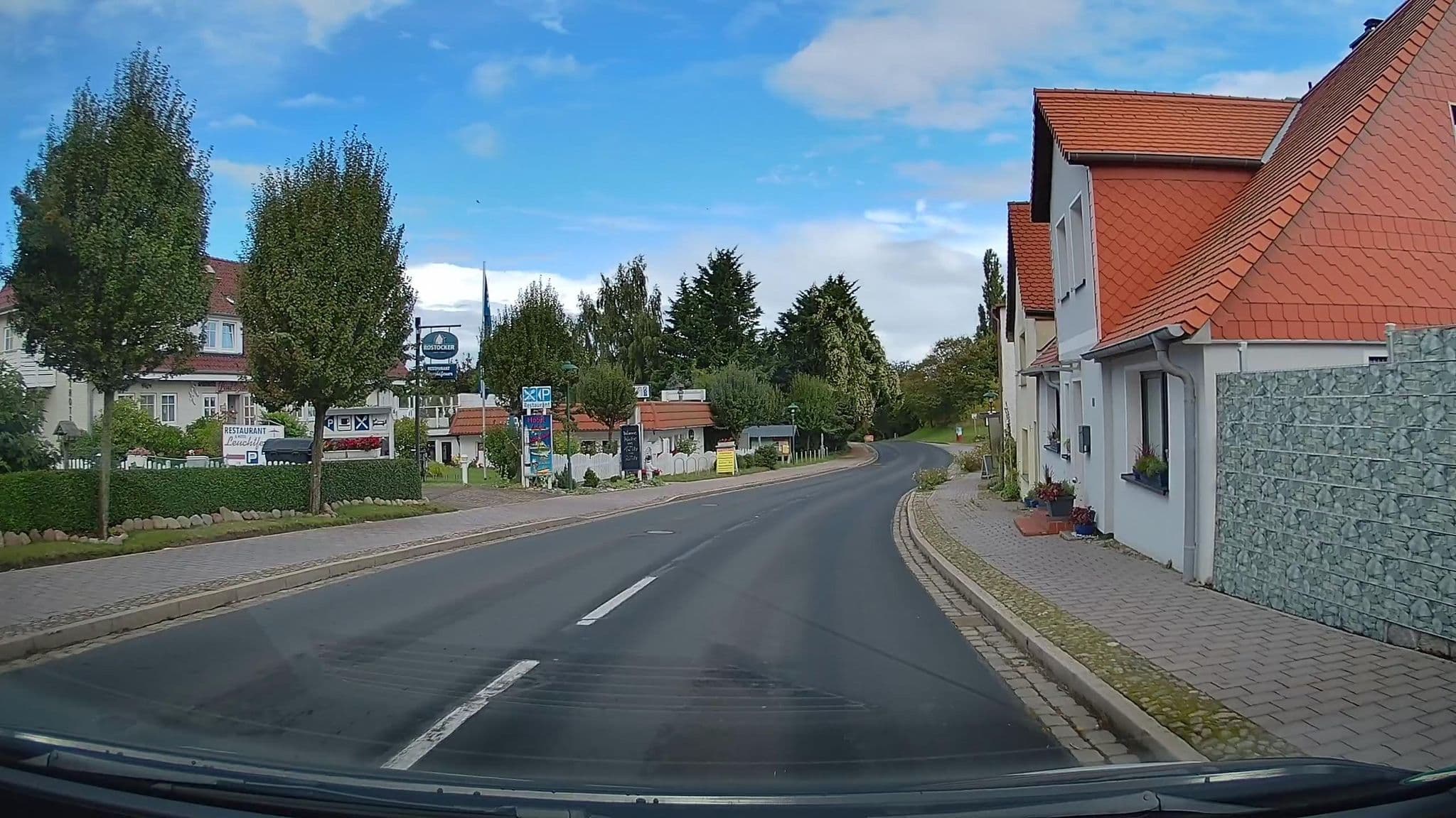 Street view near Aparthotel-Leuchtfeuer, Niekammer GbR, Sagard — © hendel (CC BY-SA · Mapillary)