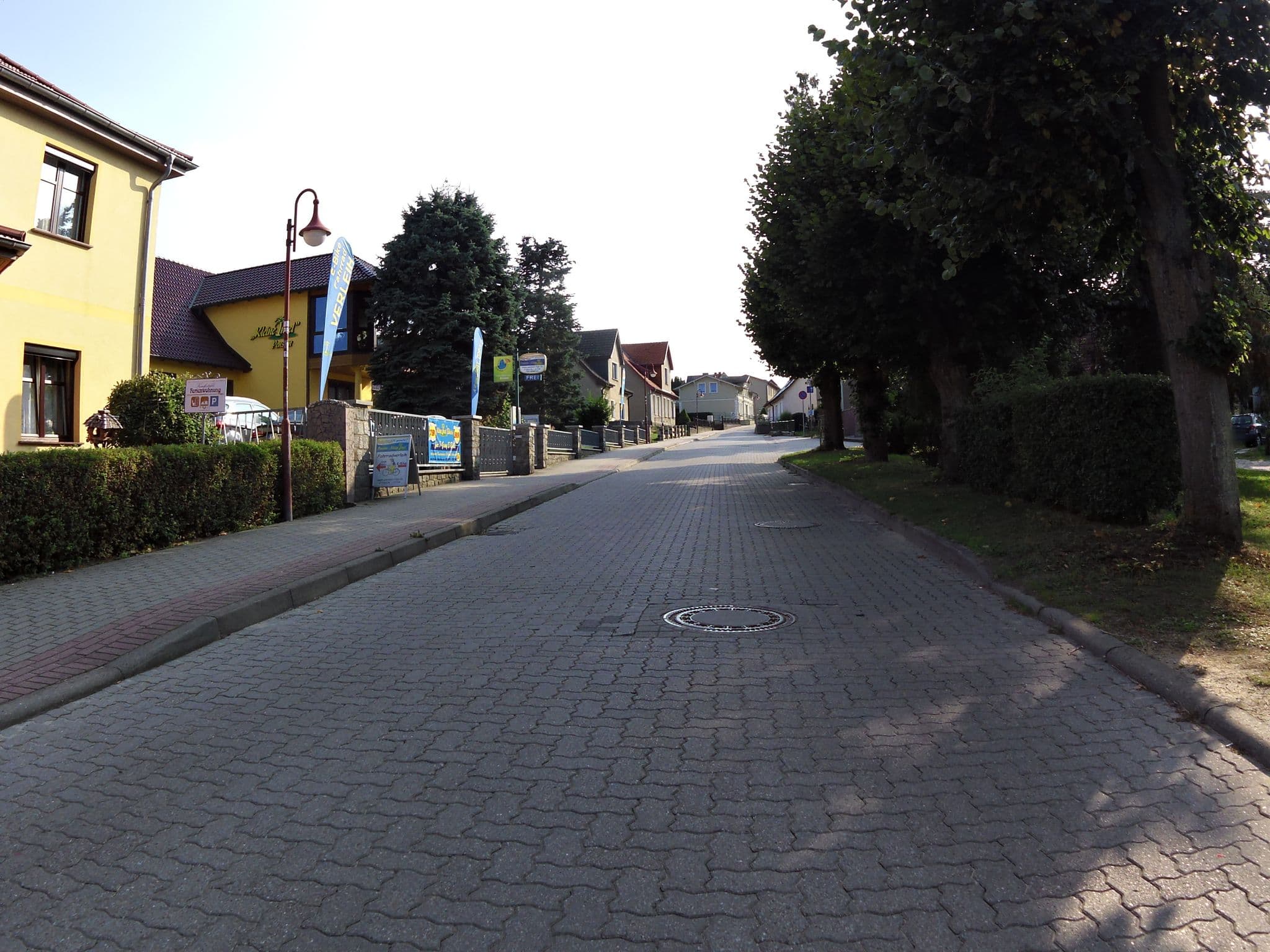Street view near Hoffmann und Schön, Seebad Heringsdorf — © zoegglmeyr (CC BY-SA · Mapillary)
