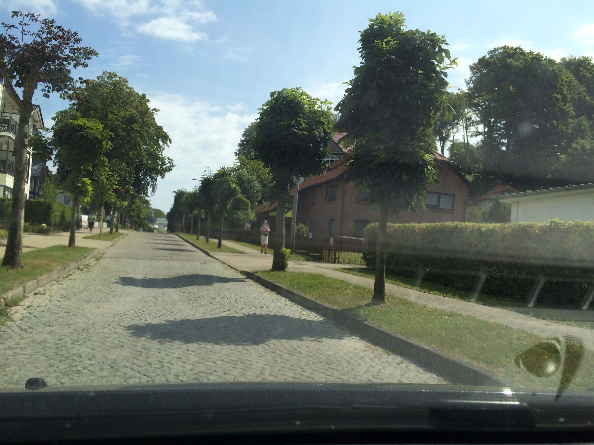 Street view near Haus Putbus by Rujana, Ostseebad Binz — © hajak (CC BY-SA · Mapillary)