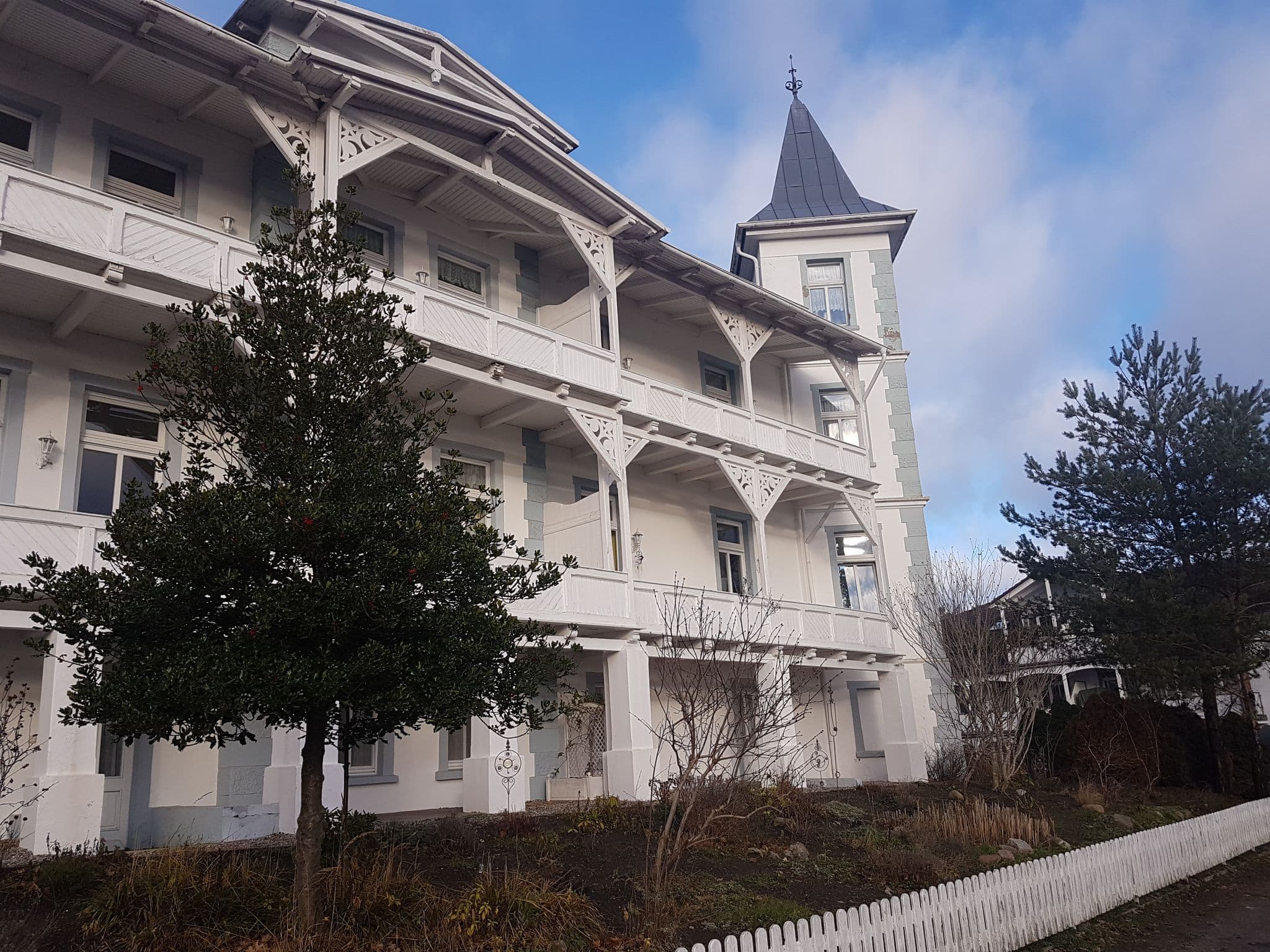 Street view near Haus Seestern, Ostseebad Binz — © changchun1 (CC BY-SA · Mapillary)