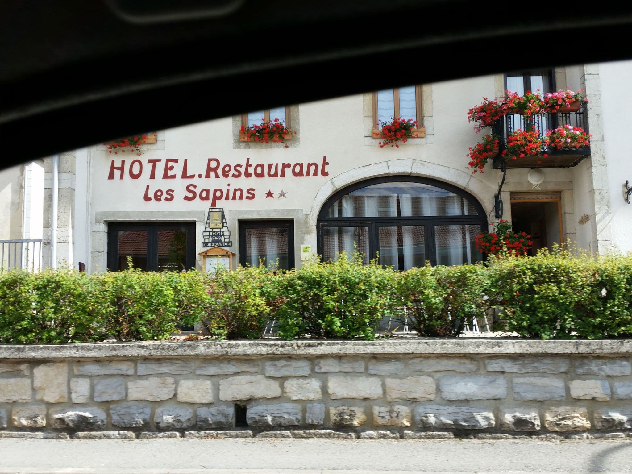 Street view near Hôtel Restaurant Les Sapins, Jougne — © pyrog (CC BY-SA · Mapillary)