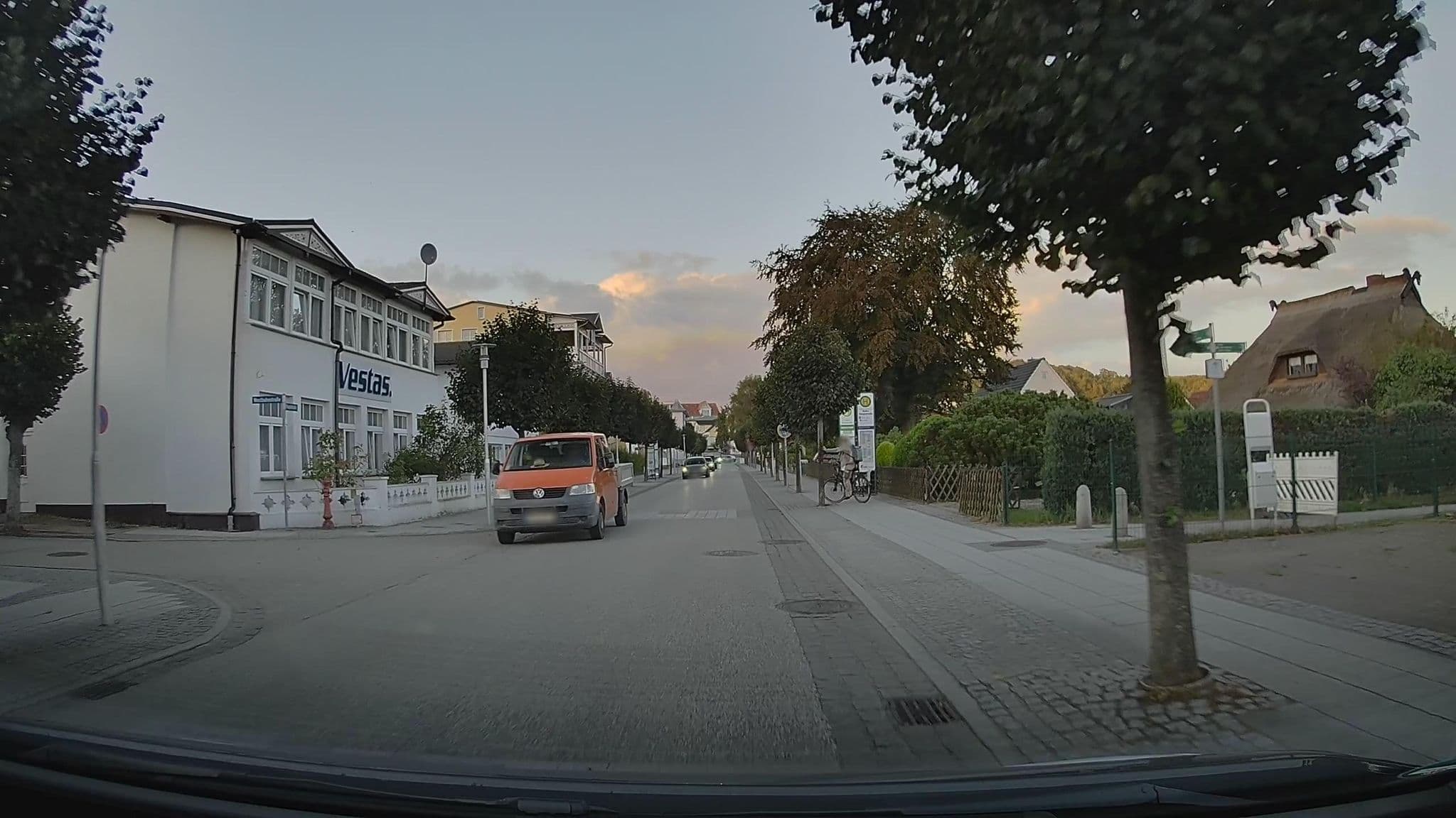 Street view near Ferienwohnungen Familie Habeck, Sellin — © hendel (CC BY-SA · Mapillary)
